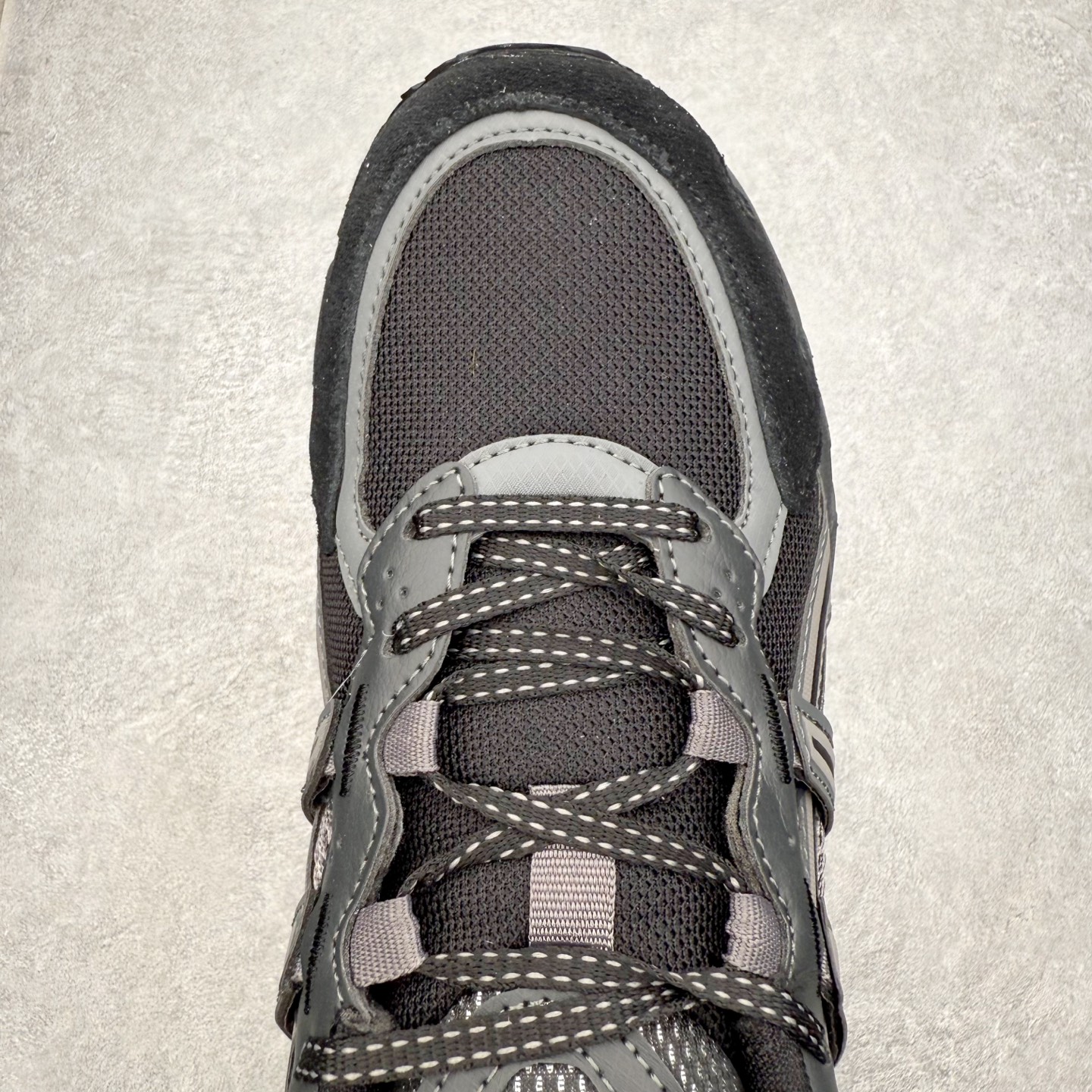 图片[4]-ASICS Gel-Sonoma TR62 出行 百搭通勤减震防滑 低帮 休闲训练跑步鞋 男女同款 ASICS（亚瑟士）是日本实业家鬼冢喜八郎创立的跑鞋运动品牌，名字想法源自著名的拉丁谚语“AnimaSana In Corpore Sano”，意为“健全的精神寓于强健的体魄”。正如其名字的含义，ASICS亚瑟士一直坚信保持身体的健康与活力是打造健康快乐的生活方式的最佳途径。亚瑟士的跑鞋、篮球鞋等系列集专业与美貌于一身，拥有极高的热度。2016年，ASICS在“2016年日本最佳全球品牌”排行榜名列第17名。尺码：36 37 37.5 38 39 39.5 40 40.5 41.5 42 42.5 43.5 44 45-选品中心