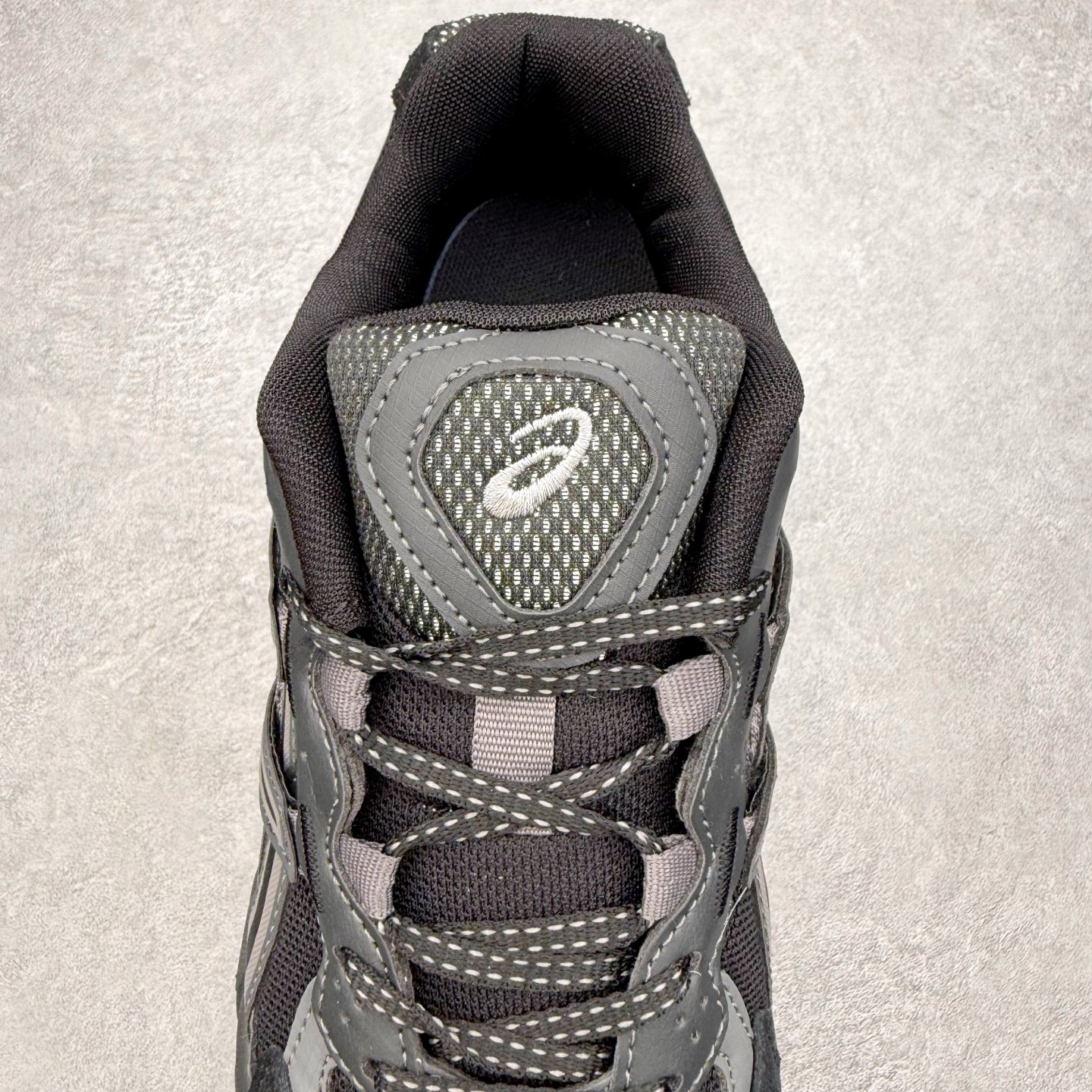 图片[5]-ASICS Gel-Sonoma TR62 出行 百搭通勤减震防滑 低帮 休闲训练跑步鞋 男女同款 ASICS（亚瑟士）是日本实业家鬼冢喜八郎创立的跑鞋运动品牌，名字想法源自著名的拉丁谚语“AnimaSana In Corpore Sano”，意为“健全的精神寓于强健的体魄”。正如其名字的含义，ASICS亚瑟士一直坚信保持身体的健康与活力是打造健康快乐的生活方式的最佳途径。亚瑟士的跑鞋、篮球鞋等系列集专业与美貌于一身，拥有极高的热度。2016年，ASICS在“2016年日本最佳全球品牌”排行榜名列第17名。尺码：36 37 37.5 38 39 39.5 40 40.5 41.5 42 42.5 43.5 44 45-选品中心