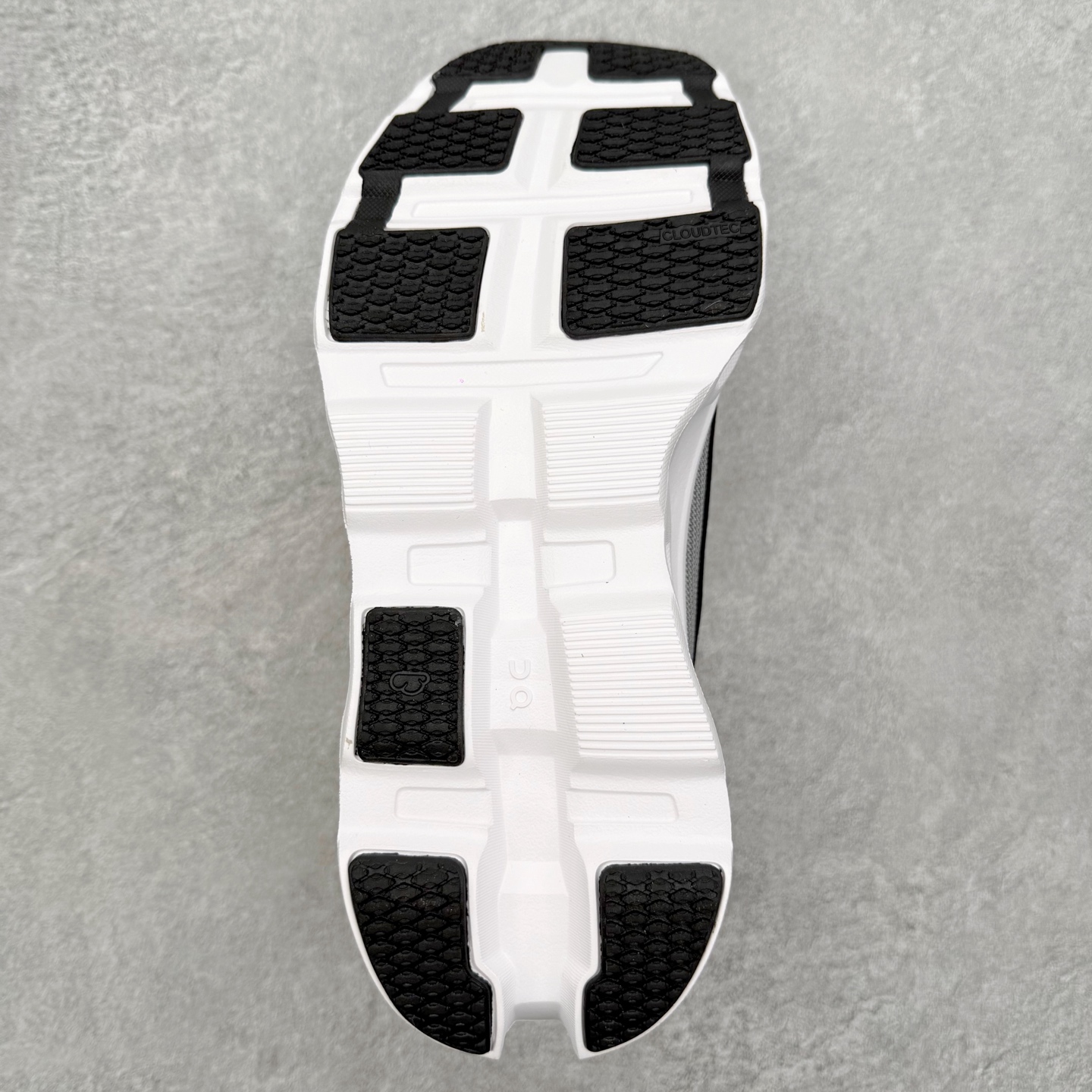 图片[9]-＃福利特价 On昂跑 Cloudtilt 圆头系带减震耐磨低帮生活休闲鞋 此运动品牌 开创于2010年 缓震着陆、强效回弹、轻柔质感的设计构思始终是ON研制关键 与此同时基于“为全球提供革新性的跑步感受”信念 陆续推出了多款跑鞋及其以专业运动人体跑步工程学为设计关键的功能性跑步服饰设备 让跑者不费力气地畅快畅跑 尺码：36 36.5 37.5 38 38.5 39 40 40.5 41 42 42.5 43 44 44.5 45-选品中心