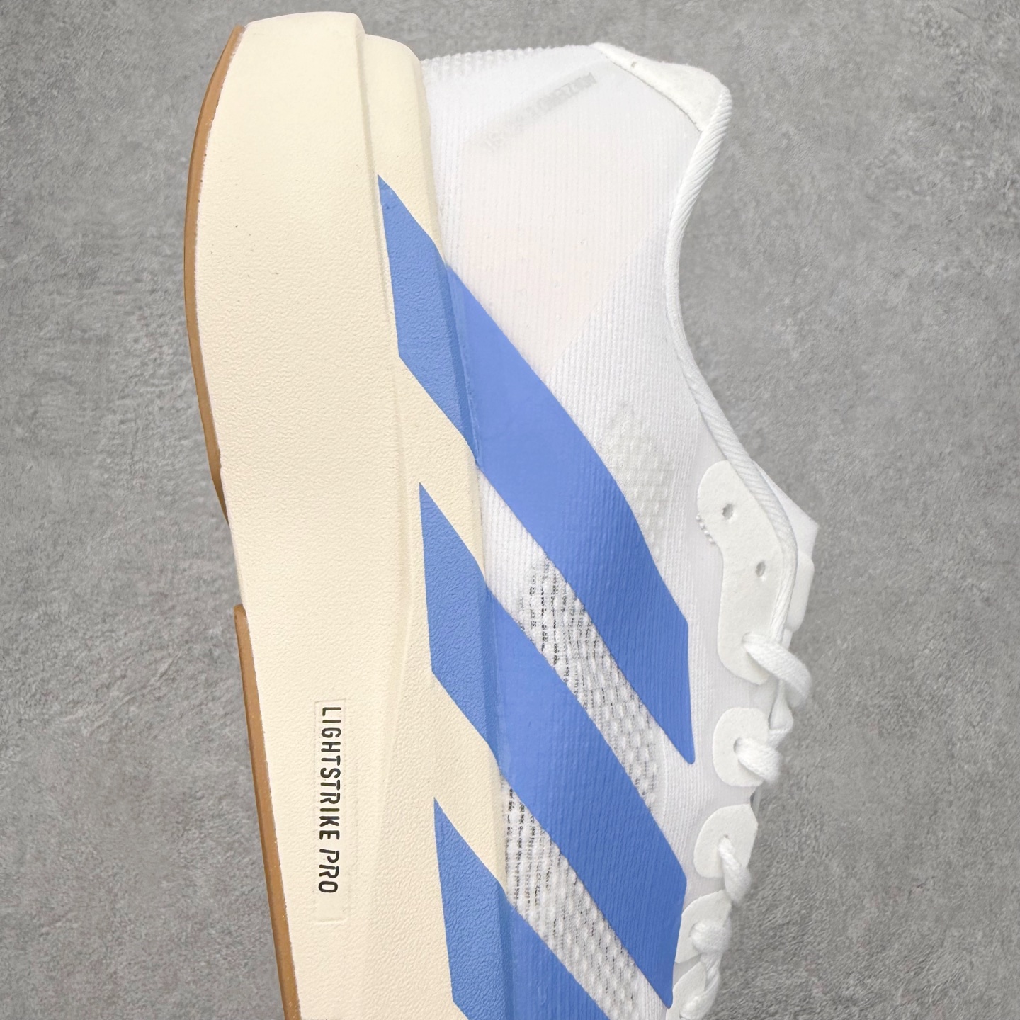 图片[6]-＃福利特价 AD Adizero EVO SL 马拉松竞速专业跑鞋 CELERMESH针织网面非常轻薄 纤维间的缝隙很大 可以保证跑步时的透气、排汗效果 鞋舌直接与两侧的内衬和鞋底连接在一起 在跑步过程中不会被鞋舌的左右移动所困扰 在标准鞋带孔的基础上再拓宽一组鞋带孔 适合不同脚型的需求 突破性 EnergyRods 技术，有助于跑者实现更好的成绩 中底独特的LIGHTSTRIKE PRO泡棉材质 微弹感觉在跑步过程中给予了良好的支撑体验 对于顶级精英和高水平进阶跑者来说 ADIOS PRO是一双值得信赖的竞速比赛用鞋 尺码：36 36.5 37.5 38 38.5 39 40 40.5 41 42 42.5 43 44 44.5 45-选品中心