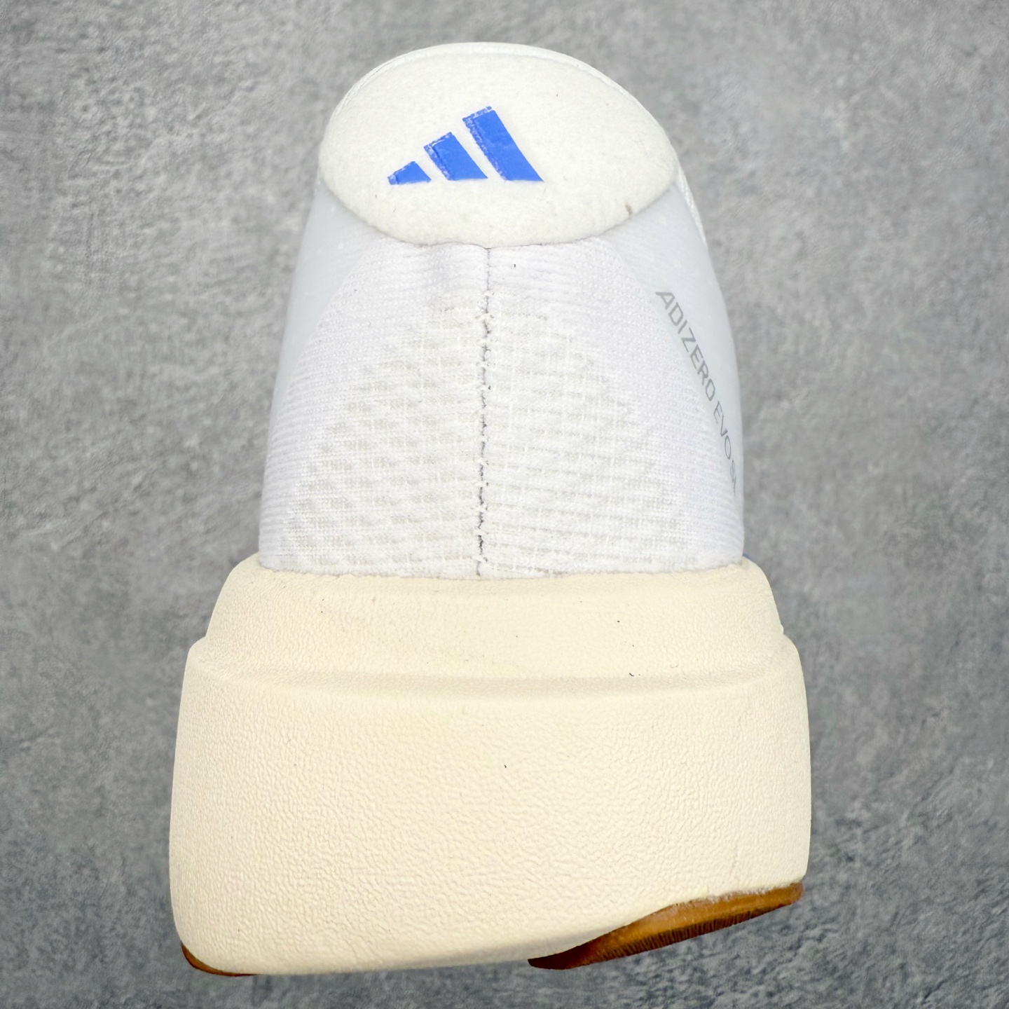 图片[8]-＃福利特价 AD Adizero EVO SL 马拉松竞速专业跑鞋 CELERMESH针织网面非常轻薄 纤维间的缝隙很大 可以保证跑步时的透气、排汗效果 鞋舌直接与两侧的内衬和鞋底连接在一起 在跑步过程中不会被鞋舌的左右移动所困扰 在标准鞋带孔的基础上再拓宽一组鞋带孔 适合不同脚型的需求 突破性 EnergyRods 技术，有助于跑者实现更好的成绩 中底独特的LIGHTSTRIKE PRO泡棉材质 微弹感觉在跑步过程中给予了良好的支撑体验 对于顶级精英和高水平进阶跑者来说 ADIOS PRO是一双值得信赖的竞速比赛用鞋 尺码：36 36.5 37.5 38 38.5 39 40 40.5 41 42 42.5 43 44 44.5 45-选品中心