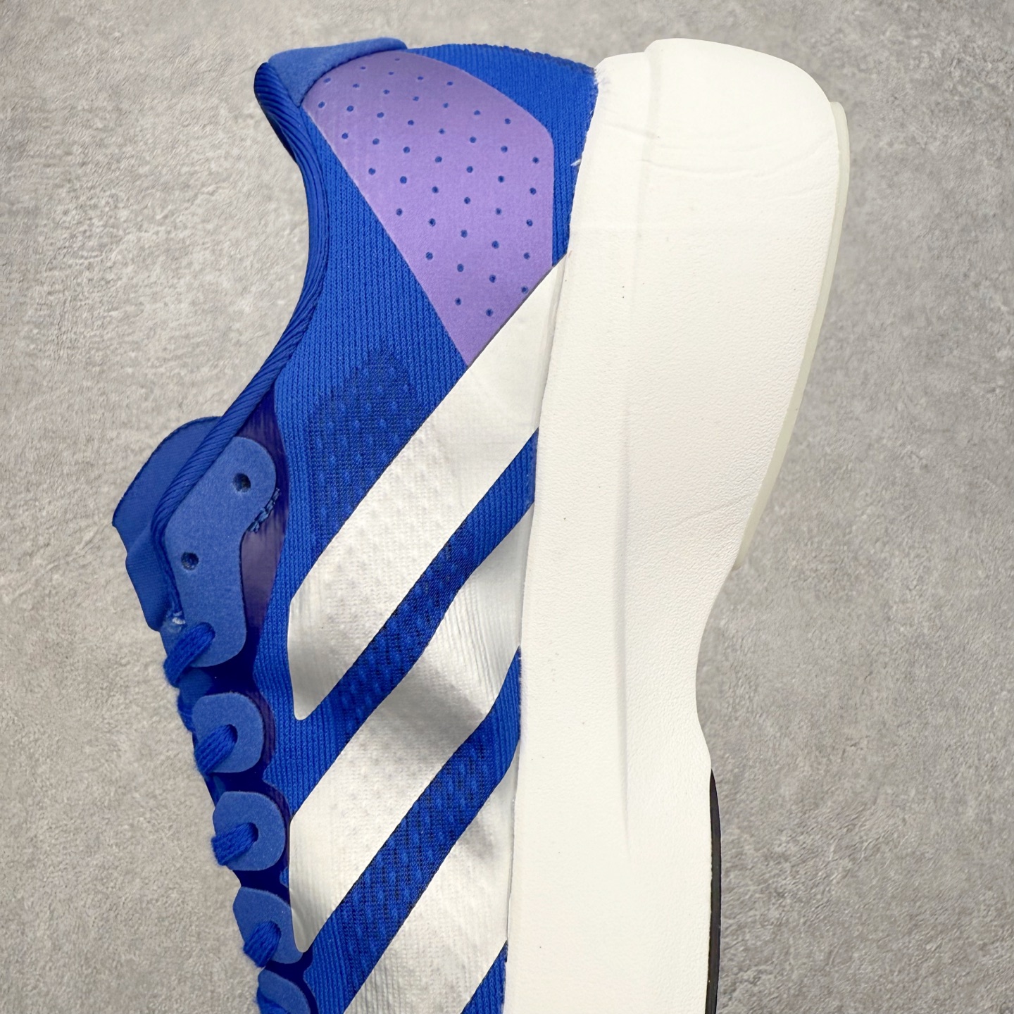 图片[7]-＃福利特价 AD Adizero EVO SL 马拉松竞速专业跑鞋 CELERMESH针织网面非常轻薄 纤维间的缝隙很大 可以保证跑步时的透气、排汗效果 鞋舌直接与两侧的内衬和鞋底连接在一起 在跑步过程中不会被鞋舌的左右移动所困扰 在标准鞋带孔的基础上再拓宽一组鞋带孔 适合不同脚型的需求 突破性 EnergyRods 技术，有助于跑者实现更好的成绩 中底独特的LIGHTSTRIKE PRO泡棉材质 微弹感觉在跑步过程中给予了良好的支撑体验 对于顶级精英和高水平进阶跑者来说 ADIOS PRO是一双值得信赖的竞速比赛用鞋 尺码：36 36.5 37.5 38 38.5 39 40 40.5 41 42 42.5 43 44 44.5 45-选品中心