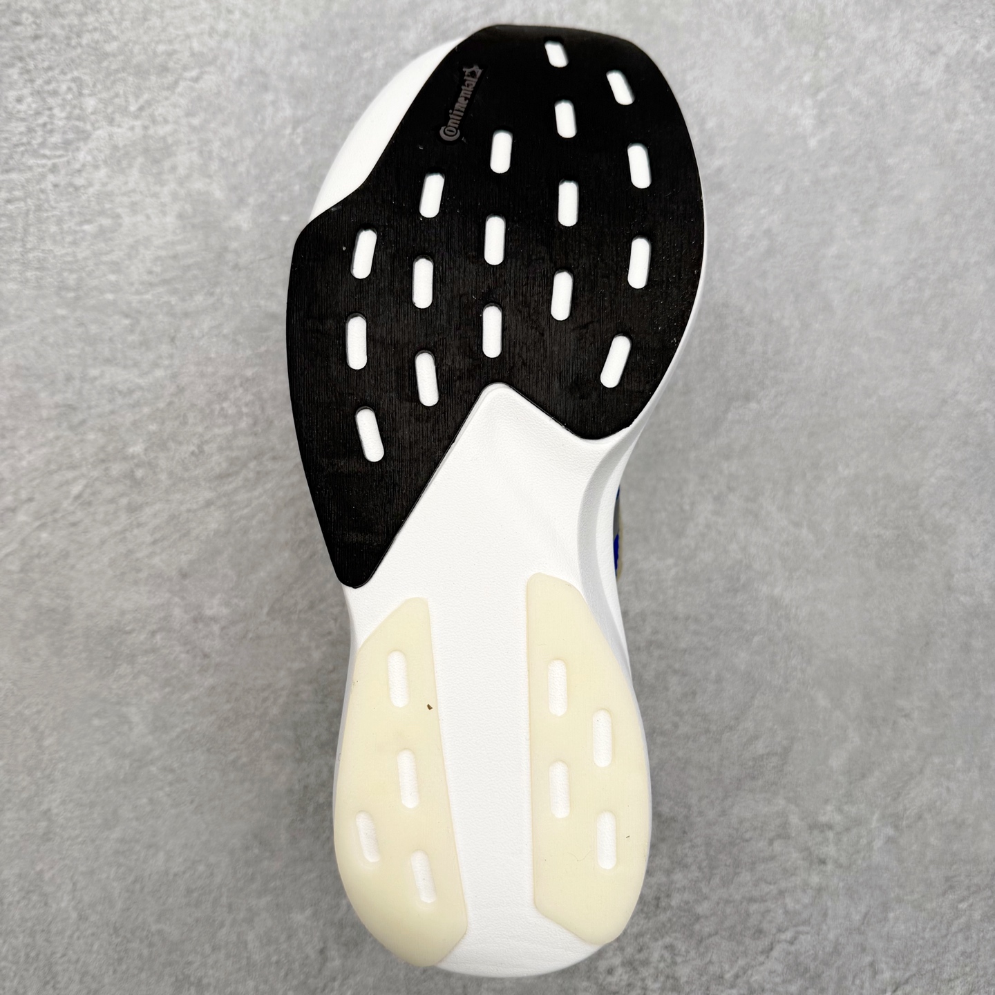 图片[9]-＃福利特价 AD Adizero EVO SL 马拉松竞速专业跑鞋 CELERMESH针织网面非常轻薄 纤维间的缝隙很大 可以保证跑步时的透气、排汗效果 鞋舌直接与两侧的内衬和鞋底连接在一起 在跑步过程中不会被鞋舌的左右移动所困扰 在标准鞋带孔的基础上再拓宽一组鞋带孔 适合不同脚型的需求 突破性 EnergyRods 技术，有助于跑者实现更好的成绩 中底独特的LIGHTSTRIKE PRO泡棉材质 微弹感觉在跑步过程中给予了良好的支撑体验 对于顶级精英和高水平进阶跑者来说 ADIOS PRO是一双值得信赖的竞速比赛用鞋 尺码：36 36.5 37.5 38 38.5 39 40 40.5 41 42 42.5 43 44 44.5 45-选品中心