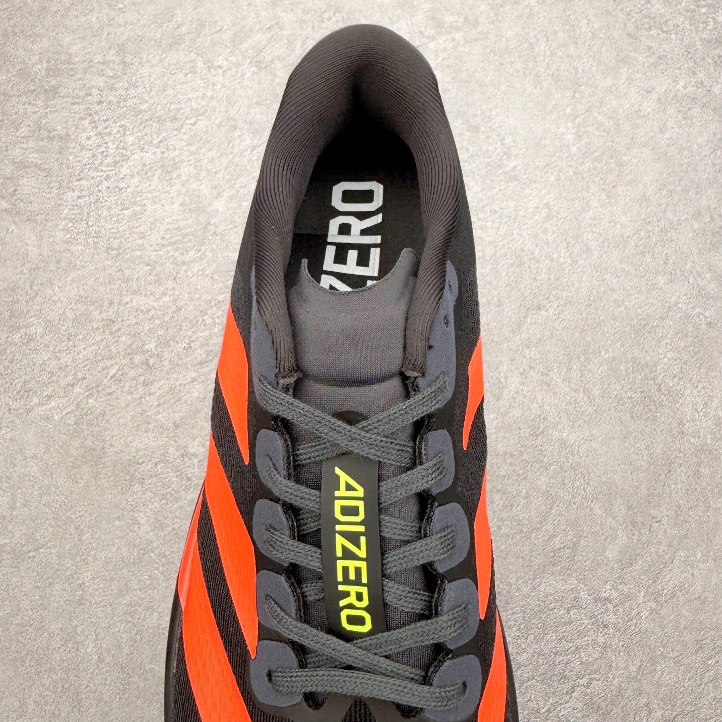 图片[5]-＃福利特价 AD Adizero EVO SL 马拉松竞速专业跑鞋 CELERMESH针织网面非常轻薄 纤维间的缝隙很大 可以保证跑步时的透气、排汗效果 鞋舌直接与两侧的内衬和鞋底连接在一起 在跑步过程中不会被鞋舌的左右移动所困扰 在标准鞋带孔的基础上再拓宽一组鞋带孔 适合不同脚型的需求 突破性 EnergyRods 技术，有助于跑者实现更好的成绩 中底独特的LIGHTSTRIKE PRO泡棉材质 微弹感觉在跑步过程中给予了良好的支撑体验 对于顶级精英和高水平进阶跑者来说 ADIOS PRO是一双值得信赖的竞速比赛用鞋 尺码：36 36.5 37.5 38 38.5 39 40 40.5 41 42 42.5 43 44 44.5 45-选品中心