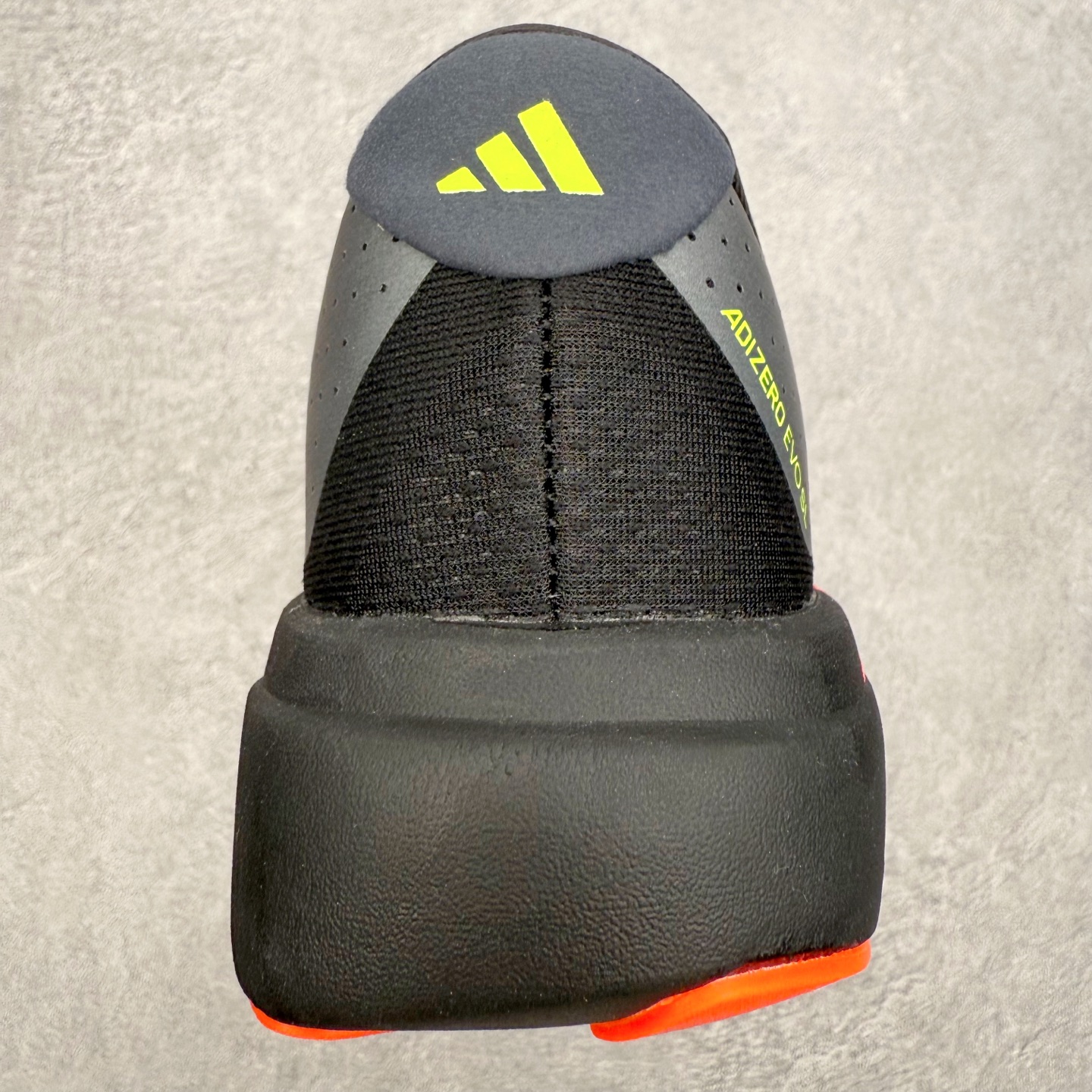 图片[8]-＃福利特价 AD Adizero EVO SL 马拉松竞速专业跑鞋 CELERMESH针织网面非常轻薄 纤维间的缝隙很大 可以保证跑步时的透气、排汗效果 鞋舌直接与两侧的内衬和鞋底连接在一起 在跑步过程中不会被鞋舌的左右移动所困扰 在标准鞋带孔的基础上再拓宽一组鞋带孔 适合不同脚型的需求 突破性 EnergyRods 技术，有助于跑者实现更好的成绩 中底独特的LIGHTSTRIKE PRO泡棉材质 微弹感觉在跑步过程中给予了良好的支撑体验 对于顶级精英和高水平进阶跑者来说 ADIOS PRO是一双值得信赖的竞速比赛用鞋 尺码：36 36.5 37.5 38 38.5 39 40 40.5 41 42 42.5 43 44 44.5 45-选品中心