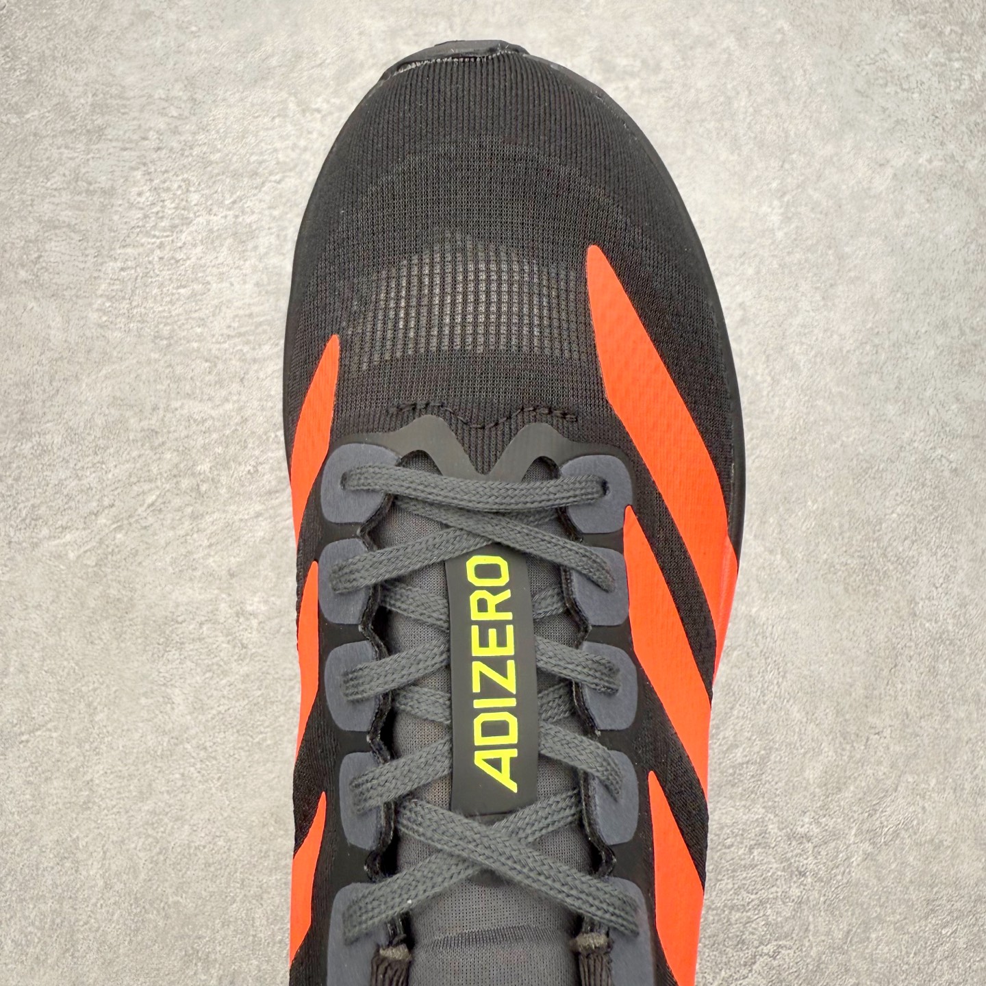 图片[4]-＃福利特价 AD Adizero EVO SL 马拉松竞速专业跑鞋 CELERMESH针织网面非常轻薄 纤维间的缝隙很大 可以保证跑步时的透气、排汗效果 鞋舌直接与两侧的内衬和鞋底连接在一起 在跑步过程中不会被鞋舌的左右移动所困扰 在标准鞋带孔的基础上再拓宽一组鞋带孔 适合不同脚型的需求 突破性 EnergyRods 技术，有助于跑者实现更好的成绩 中底独特的LIGHTSTRIKE PRO泡棉材质 微弹感觉在跑步过程中给予了良好的支撑体验 对于顶级精英和高水平进阶跑者来说 ADIOS PRO是一双值得信赖的竞速比赛用鞋 尺码：36 36.5 37.5 38 38.5 39 40 40.5 41 42 42.5 43 44 44.5 45-选品中心