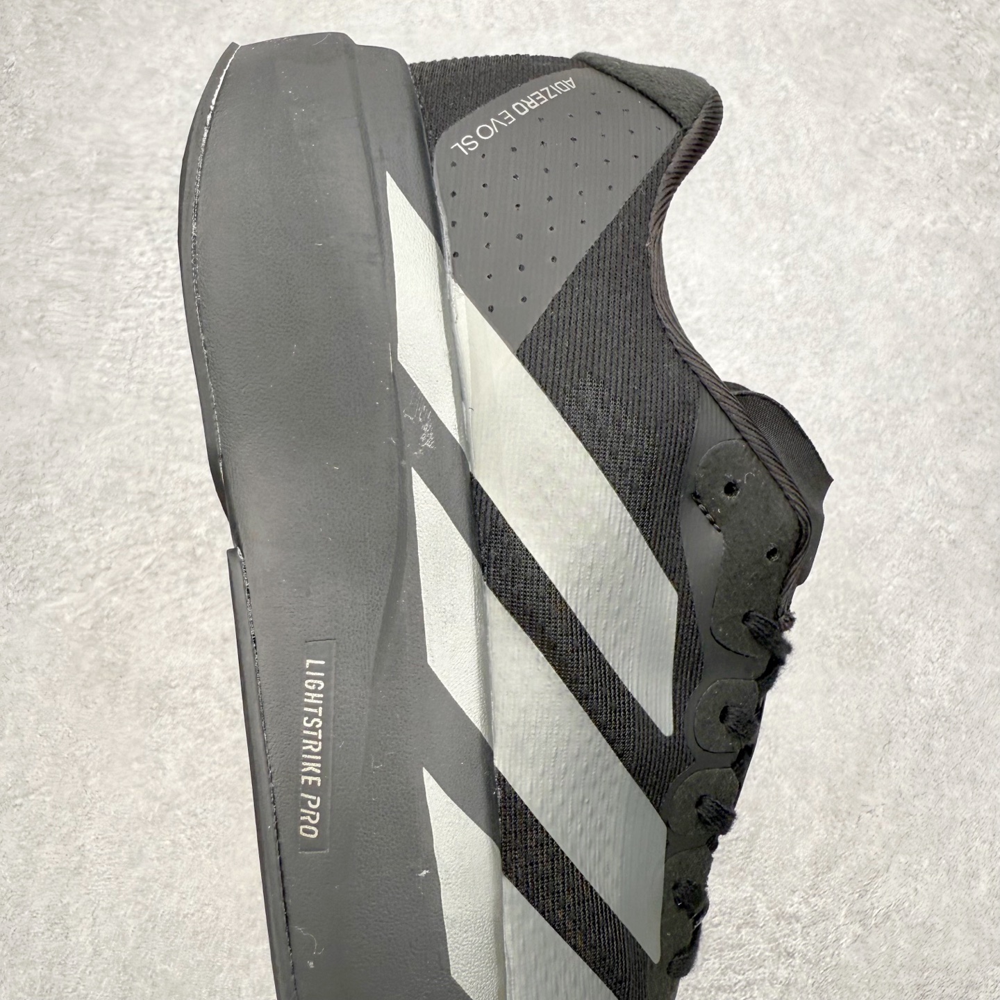 图片[6]-＃福利特价 AD Adizero EVO SL 马拉松竞速专业跑鞋 CELERMESH针织网面非常轻薄 纤维间的缝隙很大 可以保证跑步时的透气、排汗效果 鞋舌直接与两侧的内衬和鞋底连接在一起 在跑步过程中不会被鞋舌的左右移动所困扰 在标准鞋带孔的基础上再拓宽一组鞋带孔 适合不同脚型的需求 突破性 EnergyRods 技术，有助于跑者实现更好的成绩 中底独特的LIGHTSTRIKE PRO泡棉材质 微弹感觉在跑步过程中给予了良好的支撑体验 对于顶级精英和高水平进阶跑者来说 ADIOS PRO是一双值得信赖的竞速比赛用鞋 尺码：36 36.5 37.5 38 38.5 39 40 40.5 41 42 42.5 43 44 44.5 45-选品中心