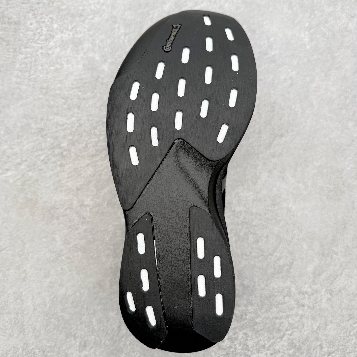 图片[9]-＃福利特价 AD Adizero EVO SL 马拉松竞速专业跑鞋 CELERMESH针织网面非常轻薄 纤维间的缝隙很大 可以保证跑步时的透气、排汗效果 鞋舌直接与两侧的内衬和鞋底连接在一起 在跑步过程中不会被鞋舌的左右移动所困扰 在标准鞋带孔的基础上再拓宽一组鞋带孔 适合不同脚型的需求 突破性 EnergyRods 技术，有助于跑者实现更好的成绩 中底独特的LIGHTSTRIKE PRO泡棉材质 微弹感觉在跑步过程中给予了良好的支撑体验 对于顶级精英和高水平进阶跑者来说 ADIOS PRO是一双值得信赖的竞速比赛用鞋 尺码：36 36.5 37.5 38 38.5 39 40 40.5 41 42 42.5 43 44 44.5 45-选品中心