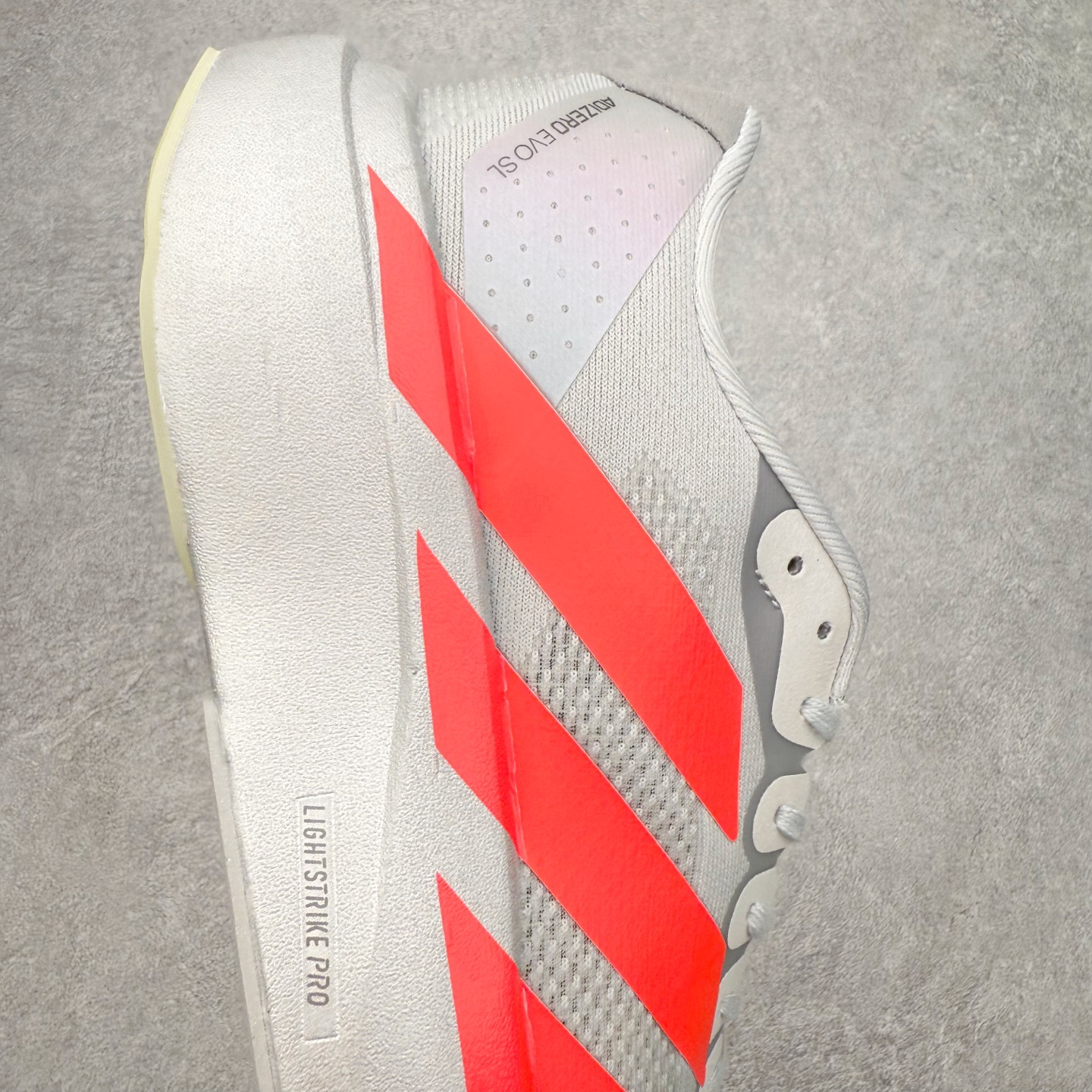 图片[6]-＃福利特价 AD Adizero EVO SL 马拉松竞速专业跑鞋 CELERMESH针织网面非常轻薄 纤维间的缝隙很大 可以保证跑步时的透气、排汗效果 鞋舌直接与两侧的内衬和鞋底连接在一起 在跑步过程中不会被鞋舌的左右移动所困扰 在标准鞋带孔的基础上再拓宽一组鞋带孔 适合不同脚型的需求 突破性 EnergyRods 技术，有助于跑者实现更好的成绩 中底独特的LIGHTSTRIKE PRO泡棉材质 微弹感觉在跑步过程中给予了良好的支撑体验 对于顶级精英和高水平进阶跑者来说 ADIOS PRO是一双值得信赖的竞速比赛用鞋 尺码：36 36.5 37.5 38 38.5 39 40 40.5 41 42 42.5 43 44 44.5 45-选品中心