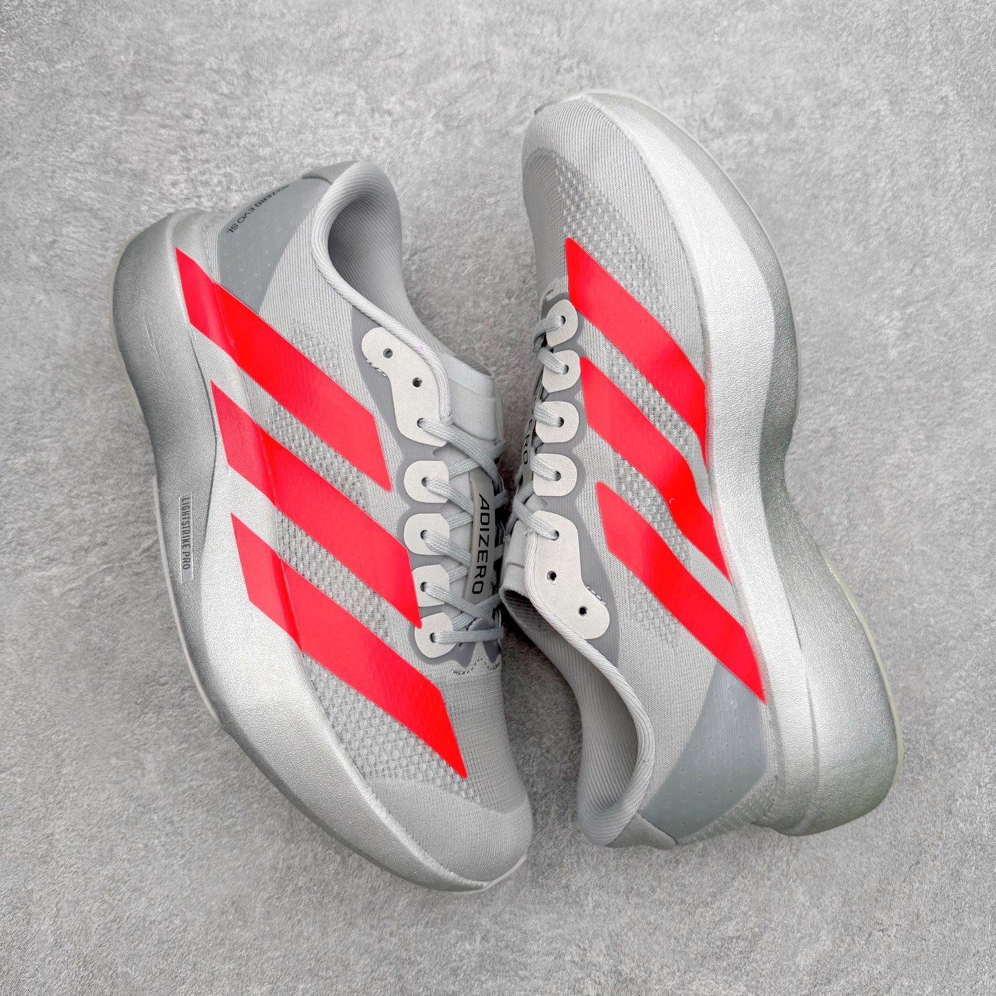 图片[3]-＃福利特价 AD Adizero EVO SL 马拉松竞速专业跑鞋 CELERMESH针织网面非常轻薄 纤维间的缝隙很大 可以保证跑步时的透气、排汗效果 鞋舌直接与两侧的内衬和鞋底连接在一起 在跑步过程中不会被鞋舌的左右移动所困扰 在标准鞋带孔的基础上再拓宽一组鞋带孔 适合不同脚型的需求 突破性 EnergyRods 技术，有助于跑者实现更好的成绩 中底独特的LIGHTSTRIKE PRO泡棉材质 微弹感觉在跑步过程中给予了良好的支撑体验 对于顶级精英和高水平进阶跑者来说 ADIOS PRO是一双值得信赖的竞速比赛用鞋 尺码：36 36.5 37.5 38 38.5 39 40 40.5 41 42 42.5 43 44 44.5 45-选品中心