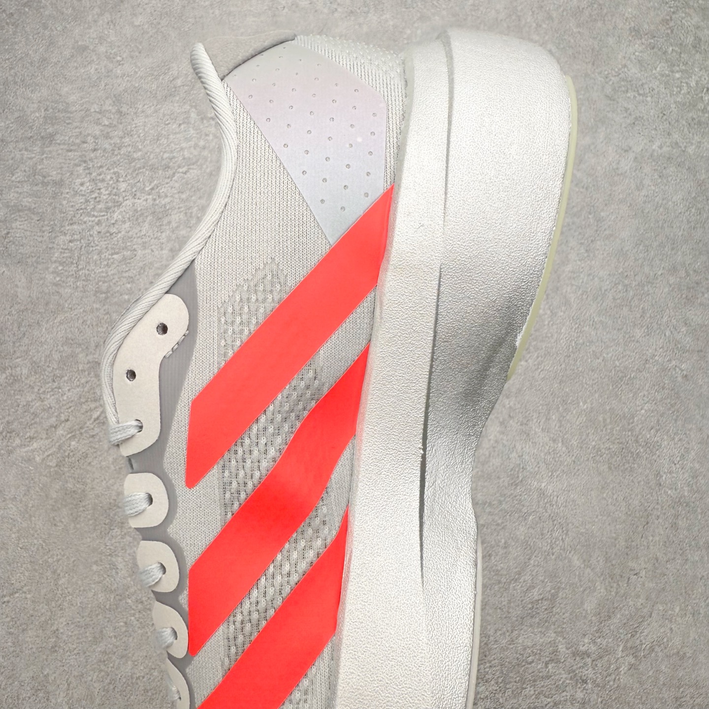 图片[7]-＃福利特价 AD Adizero EVO SL 马拉松竞速专业跑鞋 CELERMESH针织网面非常轻薄 纤维间的缝隙很大 可以保证跑步时的透气、排汗效果 鞋舌直接与两侧的内衬和鞋底连接在一起 在跑步过程中不会被鞋舌的左右移动所困扰 在标准鞋带孔的基础上再拓宽一组鞋带孔 适合不同脚型的需求 突破性 EnergyRods 技术，有助于跑者实现更好的成绩 中底独特的LIGHTSTRIKE PRO泡棉材质 微弹感觉在跑步过程中给予了良好的支撑体验 对于顶级精英和高水平进阶跑者来说 ADIOS PRO是一双值得信赖的竞速比赛用鞋 尺码：36 36.5 37.5 38 38.5 39 40 40.5 41 42 42.5 43 44 44.5 45-选品中心