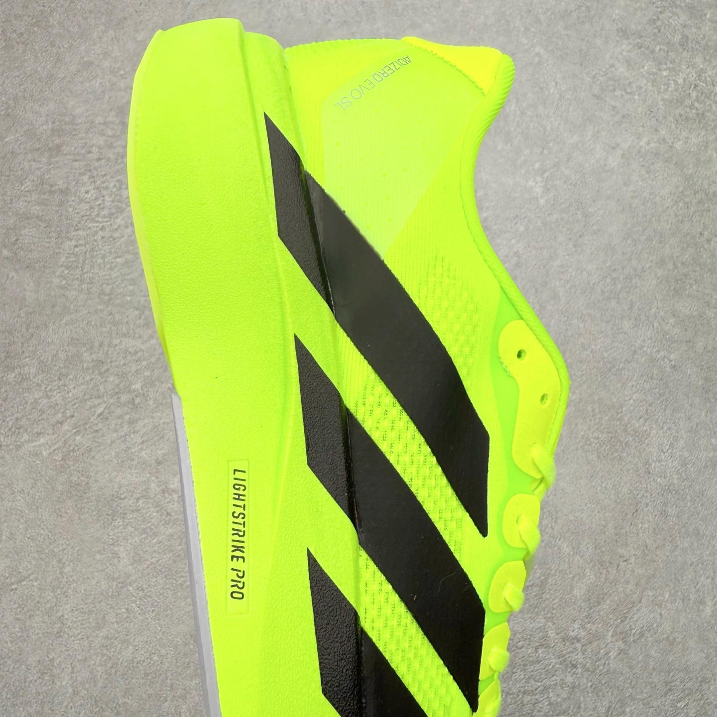 图片[6]-＃福利特价 AD Adizero EVO SL 马拉松竞速专业跑鞋 CELERMESH针织网面非常轻薄 纤维间的缝隙很大 可以保证跑步时的透气、排汗效果 鞋舌直接与两侧的内衬和鞋底连接在一起 在跑步过程中不会被鞋舌的左右移动所困扰 在标准鞋带孔的基础上再拓宽一组鞋带孔 适合不同脚型的需求 突破性 EnergyRods 技术，有助于跑者实现更好的成绩 中底独特的LIGHTSTRIKE PRO泡棉材质 微弹感觉在跑步过程中给予了良好的支撑体验 对于顶级精英和高水平进阶跑者来说 ADIOS PRO是一双值得信赖的竞速比赛用鞋 尺码：36 36.5 37.5 38 38.5 39 40 40.5 41 42 42.5 43 44 44.5 45-选品中心