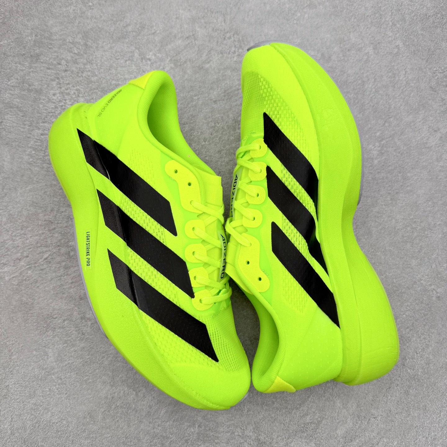 图片[3]-＃福利特价 AD Adizero EVO SL 马拉松竞速专业跑鞋 CELERMESH针织网面非常轻薄 纤维间的缝隙很大 可以保证跑步时的透气、排汗效果 鞋舌直接与两侧的内衬和鞋底连接在一起 在跑步过程中不会被鞋舌的左右移动所困扰 在标准鞋带孔的基础上再拓宽一组鞋带孔 适合不同脚型的需求 突破性 EnergyRods 技术，有助于跑者实现更好的成绩 中底独特的LIGHTSTRIKE PRO泡棉材质 微弹感觉在跑步过程中给予了良好的支撑体验 对于顶级精英和高水平进阶跑者来说 ADIOS PRO是一双值得信赖的竞速比赛用鞋 尺码：36 36.5 37.5 38 38.5 39 40 40.5 41 42 42.5 43 44 44.5 45-选品中心