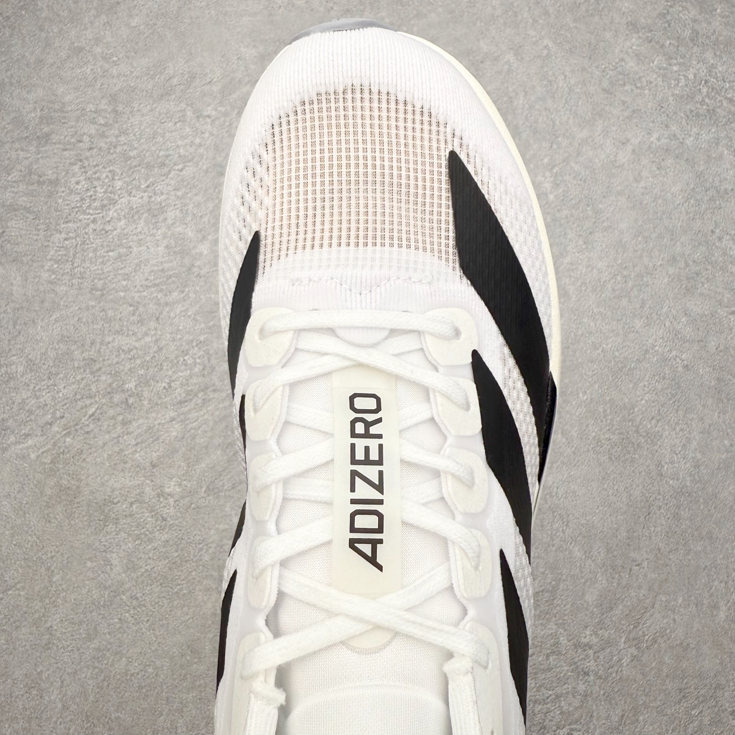 图片[4]-＃福利特价 AD Adizero EVO SL 马拉松竞速专业跑鞋 CELERMESH针织网面非常轻薄 纤维间的缝隙很大 可以保证跑步时的透气、排汗效果 鞋舌直接与两侧的内衬和鞋底连接在一起 在跑步过程中不会被鞋舌的左右移动所困扰 在标准鞋带孔的基础上再拓宽一组鞋带孔 适合不同脚型的需求 突破性 EnergyRods 技术，有助于跑者实现更好的成绩 中底独特的LIGHTSTRIKE PRO泡棉材质 微弹感觉在跑步过程中给予了良好的支撑体验 对于顶级精英和高水平进阶跑者来说 ADIOS PRO是一双值得信赖的竞速比赛用鞋 尺码：36 36.5 37.5 38 38.5 39 40 40.5 41 42 42.5 43 44 44.5 45-选品中心