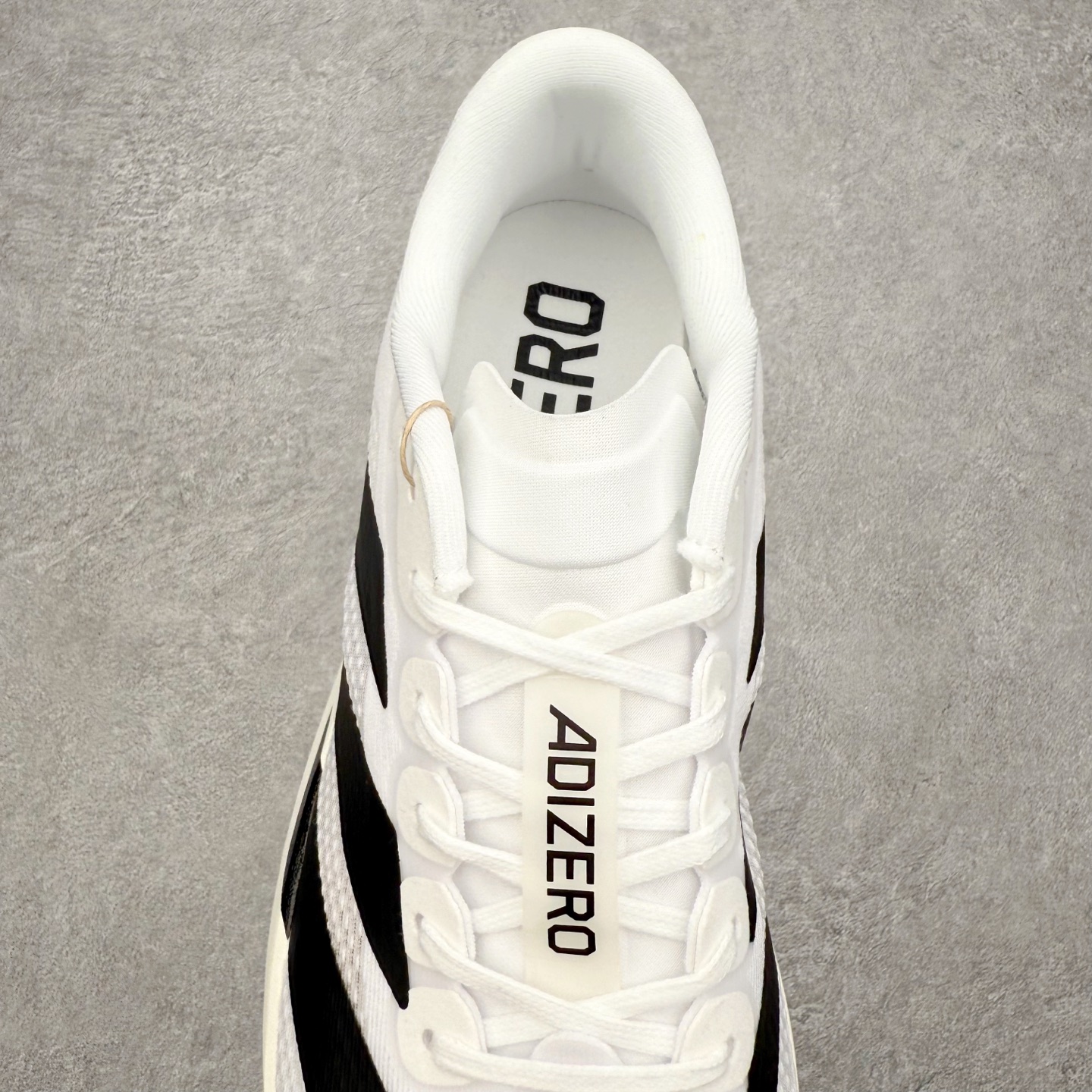 图片[5]-＃福利特价 AD Adizero EVO SL 马拉松竞速专业跑鞋 CELERMESH针织网面非常轻薄 纤维间的缝隙很大 可以保证跑步时的透气、排汗效果 鞋舌直接与两侧的内衬和鞋底连接在一起 在跑步过程中不会被鞋舌的左右移动所困扰 在标准鞋带孔的基础上再拓宽一组鞋带孔 适合不同脚型的需求 突破性 EnergyRods 技术，有助于跑者实现更好的成绩 中底独特的LIGHTSTRIKE PRO泡棉材质 微弹感觉在跑步过程中给予了良好的支撑体验 对于顶级精英和高水平进阶跑者来说 ADIOS PRO是一双值得信赖的竞速比赛用鞋 尺码：36 36.5 37.5 38 38.5 39 40 40.5 41 42 42.5 43 44 44.5 45-选品中心