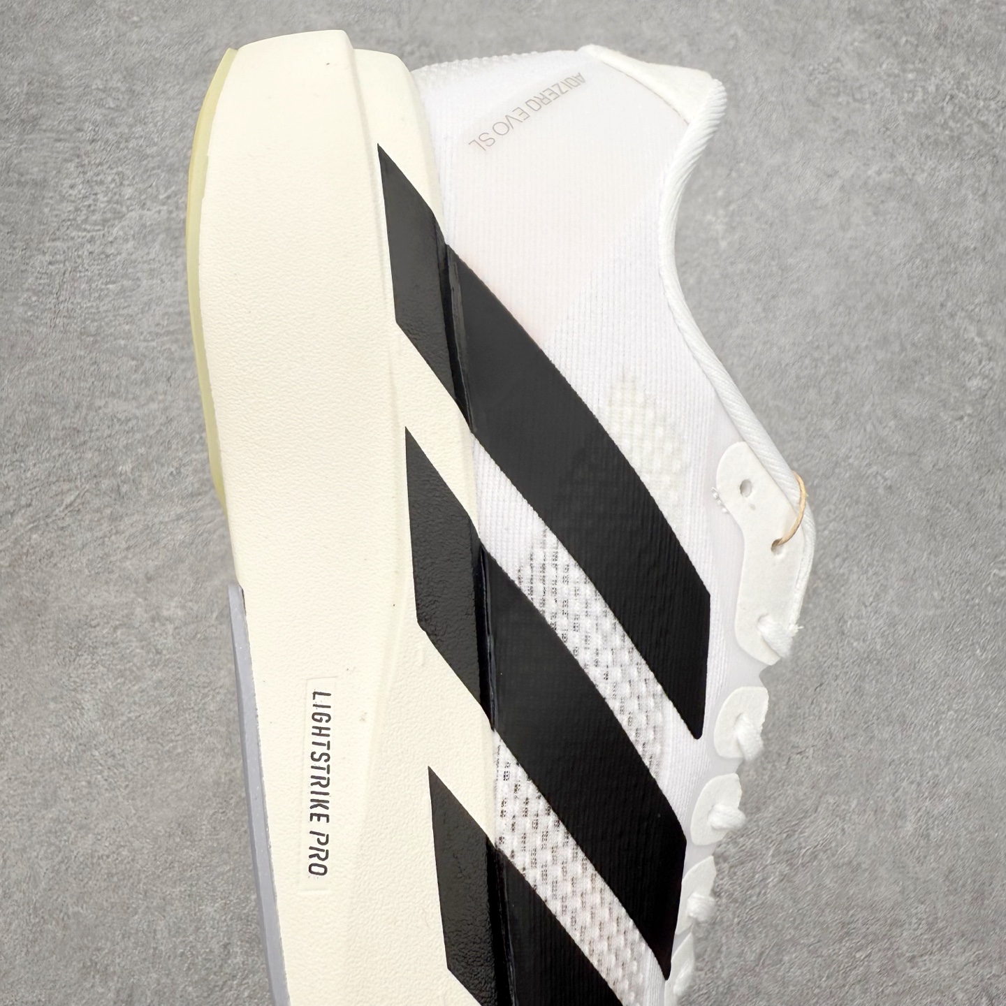 图片[6]-＃福利特价 AD Adizero EVO SL 马拉松竞速专业跑鞋 CELERMESH针织网面非常轻薄 纤维间的缝隙很大 可以保证跑步时的透气、排汗效果 鞋舌直接与两侧的内衬和鞋底连接在一起 在跑步过程中不会被鞋舌的左右移动所困扰 在标准鞋带孔的基础上再拓宽一组鞋带孔 适合不同脚型的需求 突破性 EnergyRods 技术，有助于跑者实现更好的成绩 中底独特的LIGHTSTRIKE PRO泡棉材质 微弹感觉在跑步过程中给予了良好的支撑体验 对于顶级精英和高水平进阶跑者来说 ADIOS PRO是一双值得信赖的竞速比赛用鞋 尺码：36 36.5 37.5 38 38.5 39 40 40.5 41 42 42.5 43 44 44.5 45-选品中心