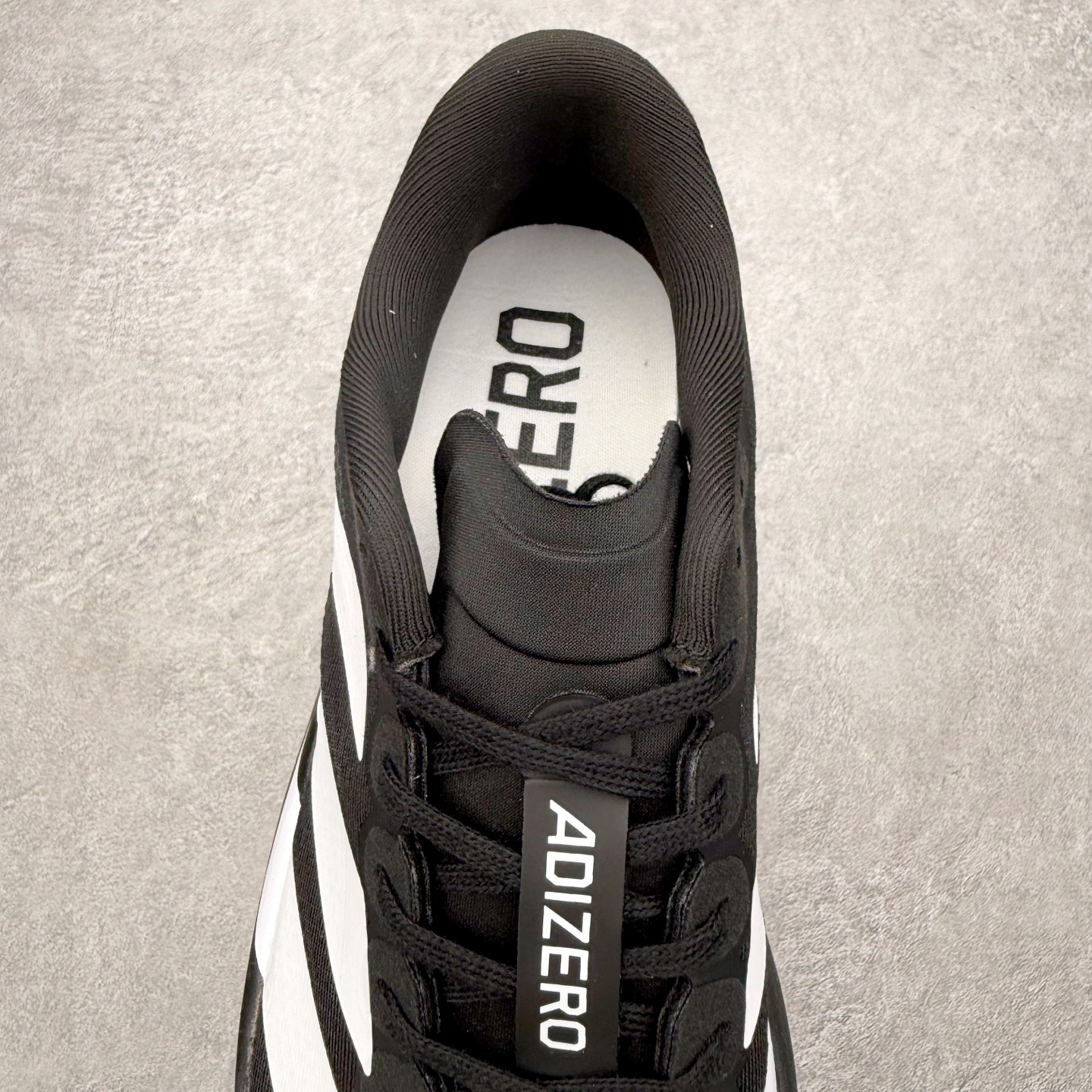 图片[5]-＃福利特价 AD Adizero EVO SL 马拉松竞速专业跑鞋 CELERMESH针织网面非常轻薄 纤维间的缝隙很大 可以保证跑步时的透气、排汗效果 鞋舌直接与两侧的内衬和鞋底连接在一起 在跑步过程中不会被鞋舌的左右移动所困扰 在标准鞋带孔的基础上再拓宽一组鞋带孔 适合不同脚型的需求 突破性 EnergyRods 技术，有助于跑者实现更好的成绩 中底独特的LIGHTSTRIKE PRO泡棉材质 微弹感觉在跑步过程中给予了良好的支撑体验 对于顶级精英和高水平进阶跑者来说 ADIOS PRO是一双值得信赖的竞速比赛用鞋 尺码：36 36.5 37.5 38 38.5 39 40 40.5 41 42 42.5 43 44 44.5 45-选品中心