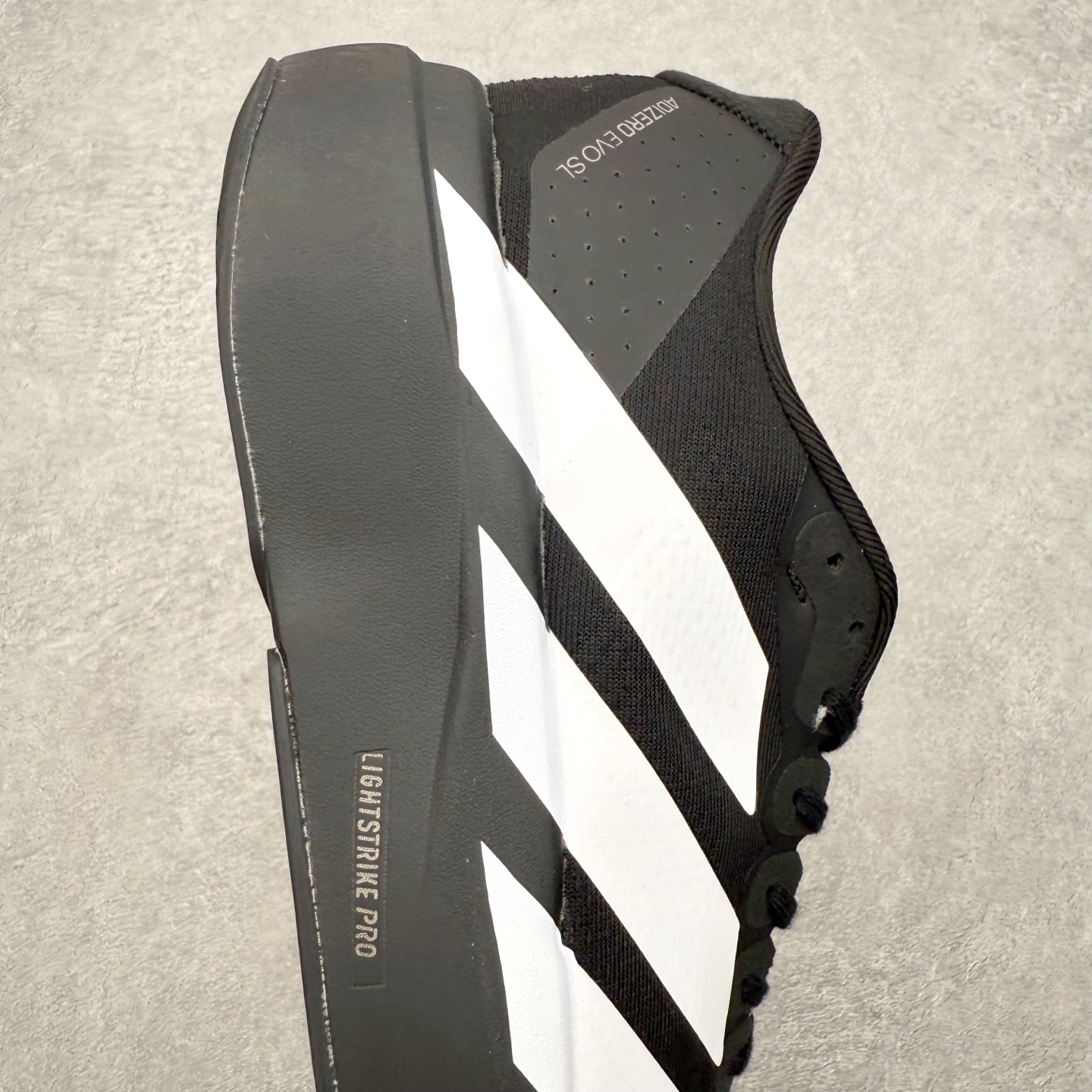 图片[6]-＃福利特价 AD Adizero EVO SL 马拉松竞速专业跑鞋 CELERMESH针织网面非常轻薄 纤维间的缝隙很大 可以保证跑步时的透气、排汗效果 鞋舌直接与两侧的内衬和鞋底连接在一起 在跑步过程中不会被鞋舌的左右移动所困扰 在标准鞋带孔的基础上再拓宽一组鞋带孔 适合不同脚型的需求 突破性 EnergyRods 技术，有助于跑者实现更好的成绩 中底独特的LIGHTSTRIKE PRO泡棉材质 微弹感觉在跑步过程中给予了良好的支撑体验 对于顶级精英和高水平进阶跑者来说 ADIOS PRO是一双值得信赖的竞速比赛用鞋 尺码：36 36.5 37.5 38 38.5 39 40 40.5 41 42 42.5 43 44 44.5 45-选品中心