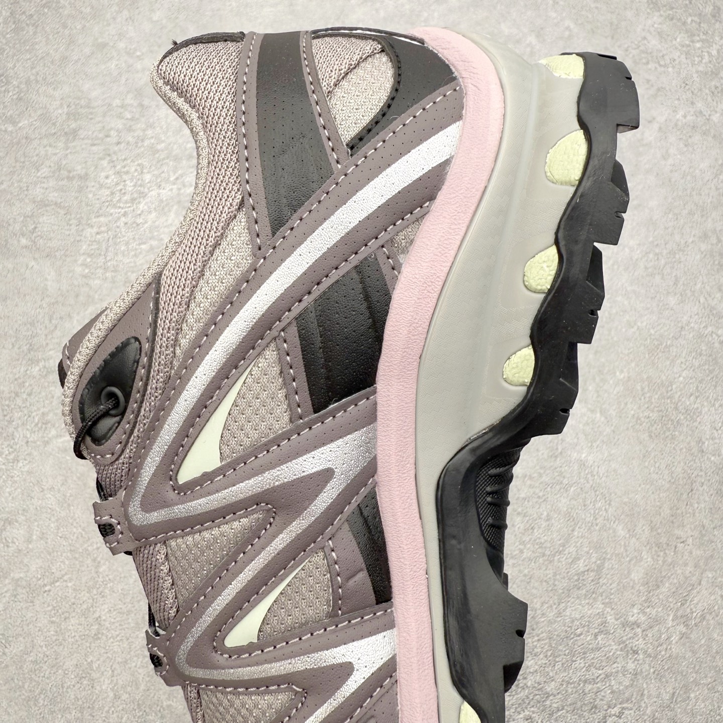 图片[7]-＃绿X/GX Salomon XT-QUEST ADV 萨洛蒙潮流越野机能户外功能鞋 纯原外贸平台特供订单 耗时半年巨作 全套原纸板楦头开发 原厂特供网布配套加持 确保原汁原味 完美呈现版型 原档数据独家私模五层组合大底 男女鞋同步官方开发至46.5 原装Ortholite轻量化鞋垫 中底布带钢印编号 原厂TPU锁扣 进口港宝加持 后跟自然饱满 还原公司包裹性 基于 SALOMON 初代 XT 鞋身造型并搭载 4D ADVANCED CHASSIS™ 大底打造而成 为这款 XT-QUEST 带来了多项足部控制与保护等功能性 如在运动过程中控制左右晃动的过程而提高稳定性、改善长途越野过程中足中到足尖的过渡、提高感知岩石的精确度以抵抗尖锐物体对脚底的伤害以及采用动态缓冲来增强穿着舒适感 从而减轻疲劳感 使 XT-QUEST 成为一双舒适且安全的户外之履 尺码：36 36.5 37.5 38 38.5 39 40 40.5 41 42 42.5 43 44 44.5 45 46 46.5-选品中心