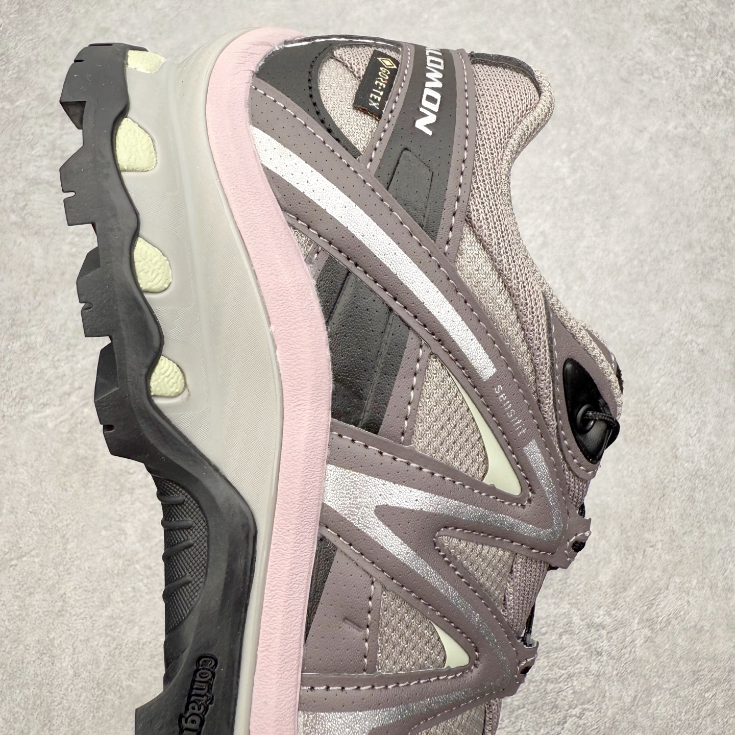 图片[6]-＃绿X/GX Salomon XT-QUEST ADV 萨洛蒙潮流越野机能户外功能鞋 纯原外贸平台特供订单 耗时半年巨作 全套原纸板楦头开发 原厂特供网布配套加持 确保原汁原味 完美呈现版型 原档数据独家私模五层组合大底 男女鞋同步官方开发至46.5 原装Ortholite轻量化鞋垫 中底布带钢印编号 原厂TPU锁扣 进口港宝加持 后跟自然饱满 还原公司包裹性 基于 SALOMON 初代 XT 鞋身造型并搭载 4D ADVANCED CHASSIS™ 大底打造而成 为这款 XT-QUEST 带来了多项足部控制与保护等功能性 如在运动过程中控制左右晃动的过程而提高稳定性、改善长途越野过程中足中到足尖的过渡、提高感知岩石的精确度以抵抗尖锐物体对脚底的伤害以及采用动态缓冲来增强穿着舒适感 从而减轻疲劳感 使 XT-QUEST 成为一双舒适且安全的户外之履 尺码：36 36.5 37.5 38 38.5 39 40 40.5 41 42 42.5 43 44 44.5 45 46 46.5-选品中心