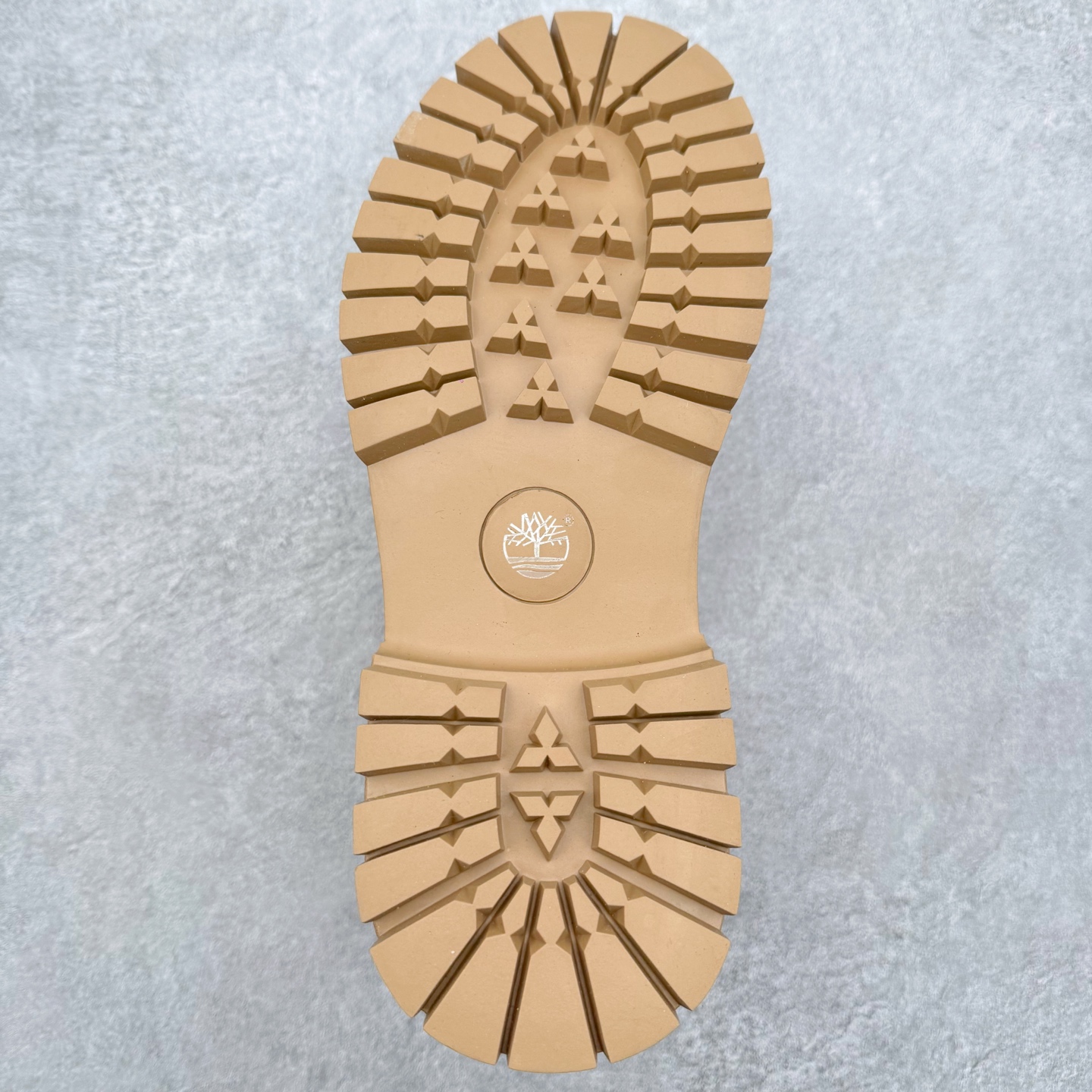 图片[9]-＃福利特价 CAT卡特 户外工装休闲马丁靴大黄靴系列 广东大厂品质 全新工艺升级 全鞋真牛皮材料 大底到五金都是代工厂原材料制作 同原版固特异永不开胶工艺 好货不杀猪 首单质量严格把控 全网独家首发 品质毋庸置疑 全套官网统一包装 今年冬季防寒户外专用 日常随意搭配 尺码：39 40 41 42 43 44（皮鞋码）-选品中心