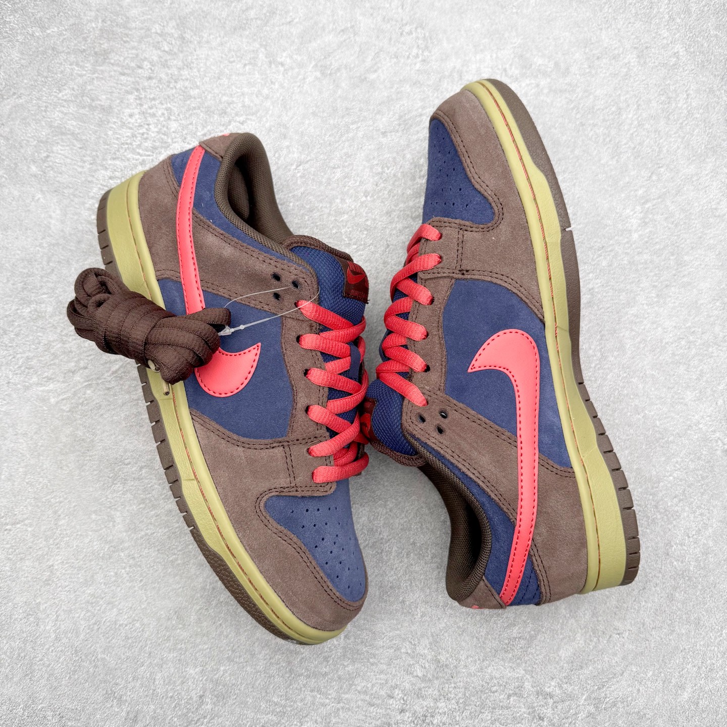 图片[3]-＃F版 NK Dunk SB Dunk Low Pro 时尚舒适 防滑耐磨低帮板鞋 巴洛克棕 HQ1625-200 实力大厂出品 新配色陆续开发 利润个位数只为口碑 全套原纸板楦头开发 确保原汁原味 完美呈现DUNK版型 一比一鞋头弧度高度鞋身弧度 此版本只针对中端市场 皮料材质有所更替 其他数据细节工艺流程均保持一致 绝不口嗨 细节品控鞋型随意对比 独家私模官方第六代原厂航空铝磨具打磨大底 鞋头坡度极致还原 无解鞋型 原盒原配 圈内天花板工艺 原厂玻璃冲刀 超高清洁度 全鞋零毛边皮料切割 原厂中底布点胶 中底布拉帮走线遵循公司 尺码：36 36.5 37.5 38 38.5 39 40 40.5 41 42 42.5 43 44 44.5 45 46-选品中心