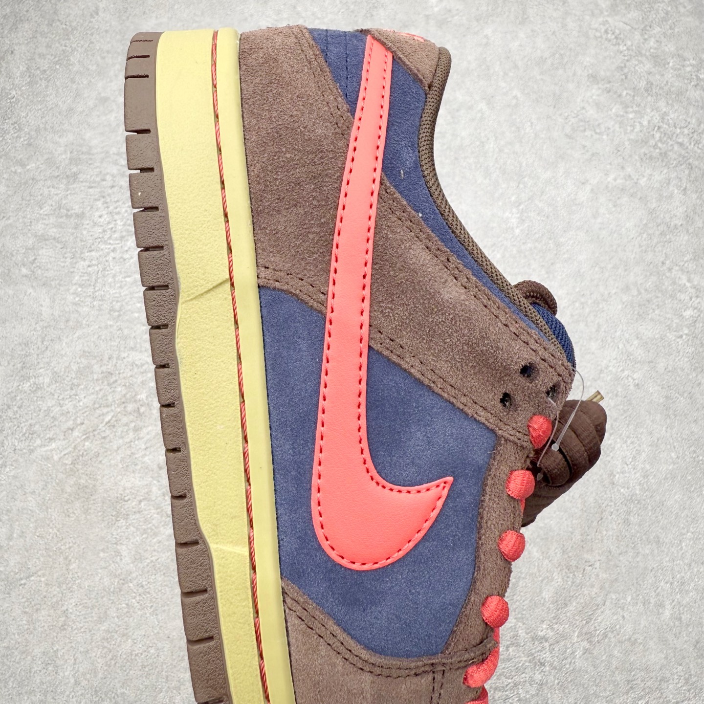 图片[6]-＃F版 NK Dunk SB Dunk Low Pro 时尚舒适 防滑耐磨低帮板鞋 巴洛克棕 HQ1625-200 实力大厂出品 新配色陆续开发 利润个位数只为口碑 全套原纸板楦头开发 确保原汁原味 完美呈现DUNK版型 一比一鞋头弧度高度鞋身弧度 此版本只针对中端市场 皮料材质有所更替 其他数据细节工艺流程均保持一致 绝不口嗨 细节品控鞋型随意对比 独家私模官方第六代原厂航空铝磨具打磨大底 鞋头坡度极致还原 无解鞋型 原盒原配 圈内天花板工艺 原厂玻璃冲刀 超高清洁度 全鞋零毛边皮料切割 原厂中底布点胶 中底布拉帮走线遵循公司 尺码：36 36.5 37.5 38 38.5 39 40 40.5 41 42 42.5 43 44 44.5 45 46-选品中心