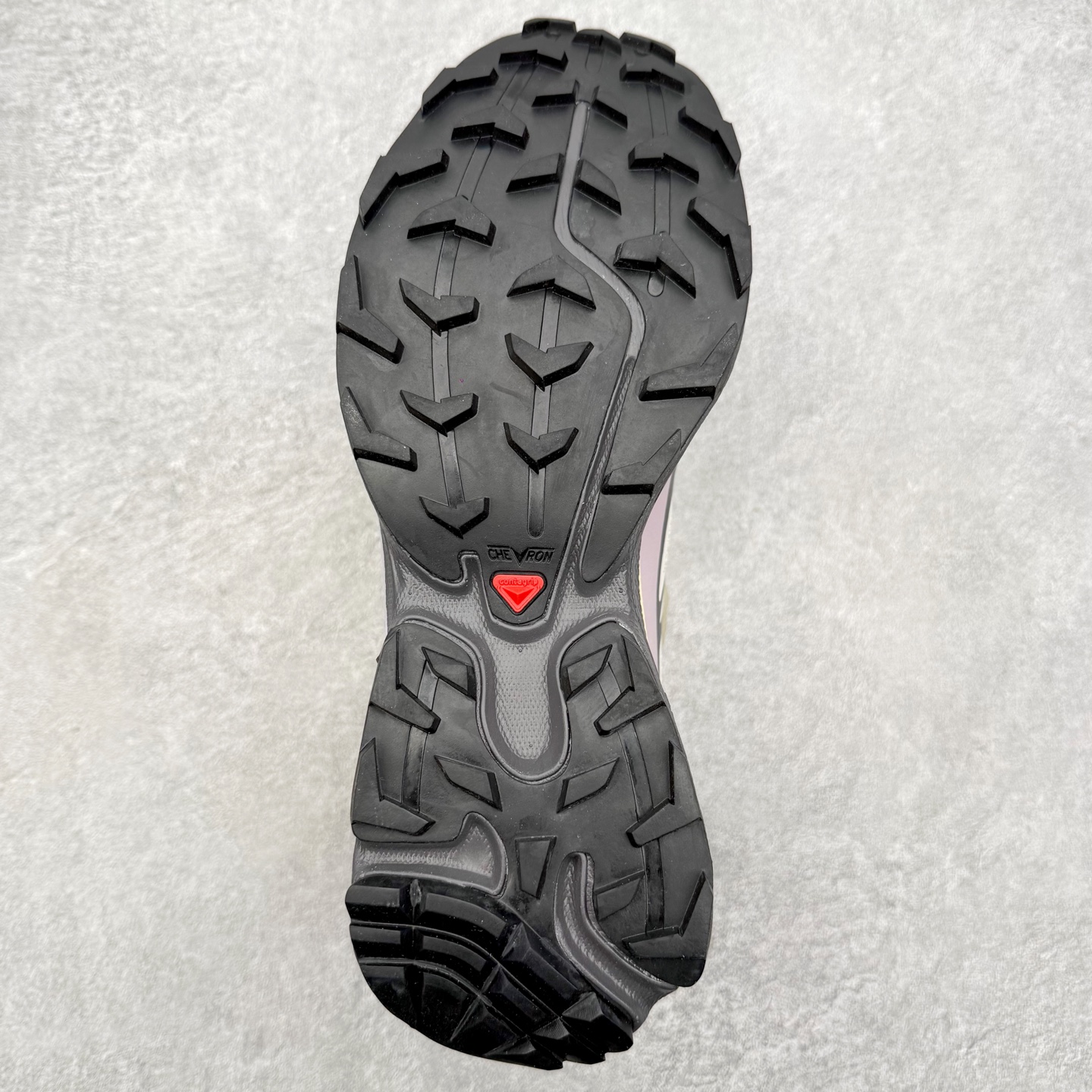 图片[9]-＃绿X/GX Salomon XT-6 萨洛蒙复古潮流户外机能登山跑鞋 纯原外贸平台特供订单 耗时半年巨作 全套原纸板楦头开发 原厂特供网布配套加持 确保原汁原味 完美呈现版型 原档数据独家私模五层组合大底 男女鞋同步官方开发至46.5 原装Ortholite轻量化鞋垫 中底布带钢印编号 原厂TPU锁扣 进口港宝加持 后跟自然饱满 还原公司包裹性 鞋面以“锯齿”状的包裹系统呈现 在基色底之下加入了各种色点缀 将公司的最新技术和时尚前卫的造型融入耐用的长跑款式中 鞋面由 TPU 薄膜制成 并焊接在高耐磨网眼上 使其既时尚又坚固 由 ACS底盘支撑 可增强稳定性和支撑力 以及由橡胶凸耳 Contragrip外底覆盖的 EVA 缓冲中底 旨在应对崎岖的地形 鞋舌上的彩色Salomon 标签、Quicklace 系统以及鞋头、鞋舌和鞋跟上的附加品牌使细节更加完美 让穿着者可以轻松驾驭户外与通勤下的任何运动生活场景 无缝鞋身户外随意纵横 颜值与脚感兼备 出街通勤 绝对非常吸睛 你值得拥有 尺码：36 36.5 37.5 38 38.5 39 40 40.5 41 42 42.5 43 44 44.5 45 46 46.5 注意：偏小1码-选品中心