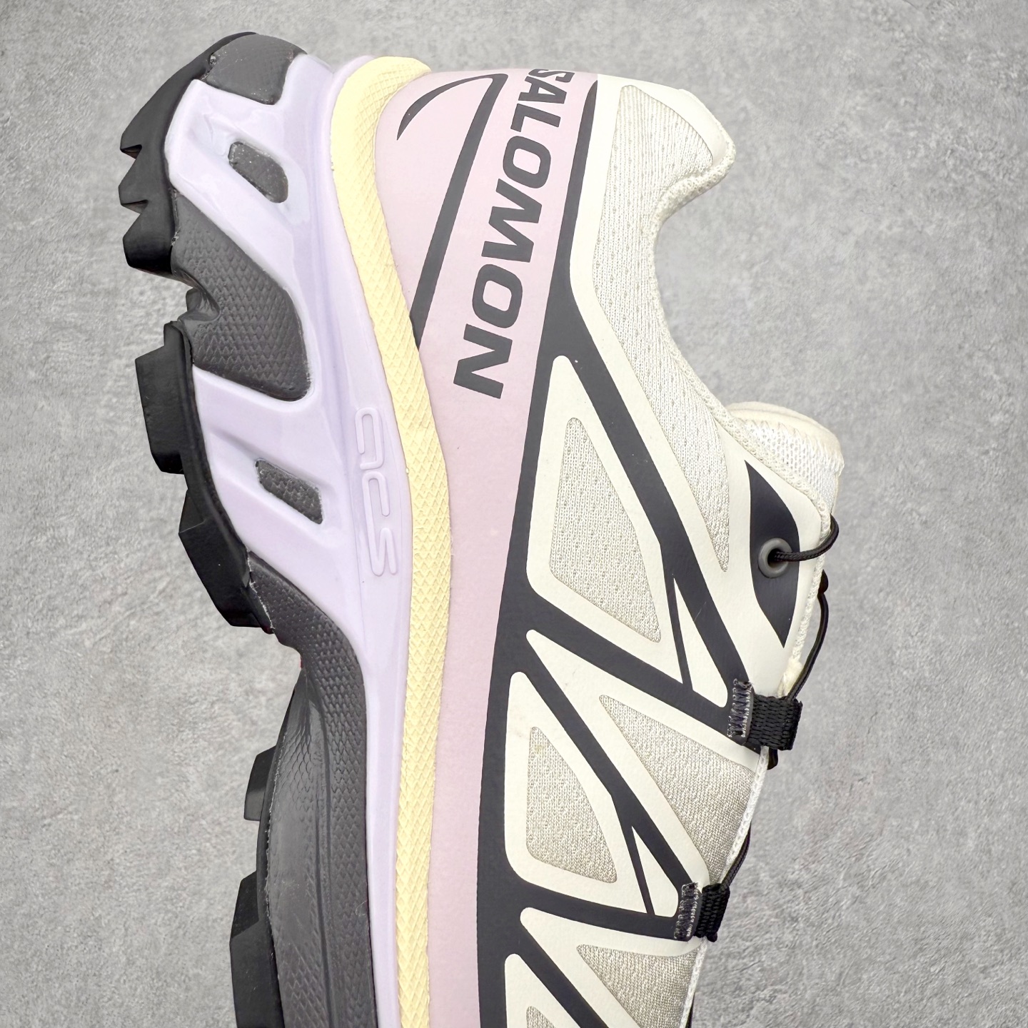 图片[6]-＃绿X/GX Salomon XT-6 萨洛蒙复古潮流户外机能登山跑鞋 纯原外贸平台特供订单 耗时半年巨作 全套原纸板楦头开发 原厂特供网布配套加持 确保原汁原味 完美呈现版型 原档数据独家私模五层组合大底 男女鞋同步官方开发至46.5 原装Ortholite轻量化鞋垫 中底布带钢印编号 原厂TPU锁扣 进口港宝加持 后跟自然饱满 还原公司包裹性 鞋面以“锯齿”状的包裹系统呈现 在基色底之下加入了各种色点缀 将公司的最新技术和时尚前卫的造型融入耐用的长跑款式中 鞋面由 TPU 薄膜制成 并焊接在高耐磨网眼上 使其既时尚又坚固 由 ACS底盘支撑 可增强稳定性和支撑力 以及由橡胶凸耳 Contragrip外底覆盖的 EVA 缓冲中底 旨在应对崎岖的地形 鞋舌上的彩色Salomon 标签、Quicklace 系统以及鞋头、鞋舌和鞋跟上的附加品牌使细节更加完美 让穿着者可以轻松驾驭户外与通勤下的任何运动生活场景 无缝鞋身户外随意纵横 颜值与脚感兼备 出街通勤 绝对非常吸睛 你值得拥有 尺码：36 36.5 37.5 38 38.5 39 40 40.5 41 42 42.5 43 44 44.5 45 46 46.5 注意：偏小1码-选品中心