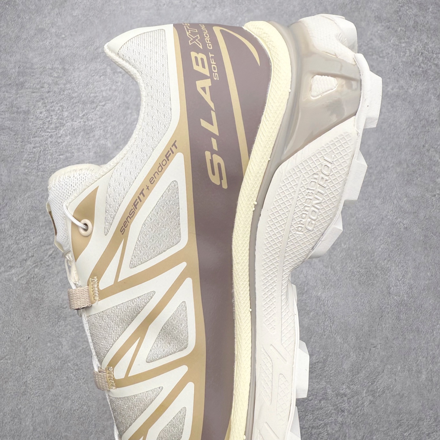 图片[7]-＃绿X/GX Salomon XT-6 萨洛蒙复古潮流户外机能登山跑鞋 纯原外贸平台特供订单 耗时半年巨作 全套原纸板楦头开发 原厂特供网布配套加持 确保原汁原味 完美呈现版型 原档数据独家私模五层组合大底 男女鞋同步官方开发至46.5 原装Ortholite轻量化鞋垫 中底布带钢印编号 原厂TPU锁扣 进口港宝加持 后跟自然饱满 还原公司包裹性 鞋面以“锯齿”状的包裹系统呈现 在基色底之下加入了各种色点缀 将公司的最新技术和时尚前卫的造型融入耐用的长跑款式中 鞋面由 TPU 薄膜制成 并焊接在高耐磨网眼上 使其既时尚又坚固 由 ACS底盘支撑 可增强稳定性和支撑力 以及由橡胶凸耳 Contragrip外底覆盖的 EVA 缓冲中底 旨在应对崎岖的地形 鞋舌上的彩色Salomon 标签、Quicklace 系统以及鞋头、鞋舌和鞋跟上的附加品牌使细节更加完美 让穿着者可以轻松驾驭户外与通勤下的任何运动生活场景 无缝鞋身户外随意纵横 颜值与脚感兼备 出街通勤 绝对非常吸睛 你值得拥有 尺码：36 36.5 37.5 38 38.5 39 40 40.5 41 42 42.5 43 44 44.5 45 46 46.5 注意：偏小1码-选品中心