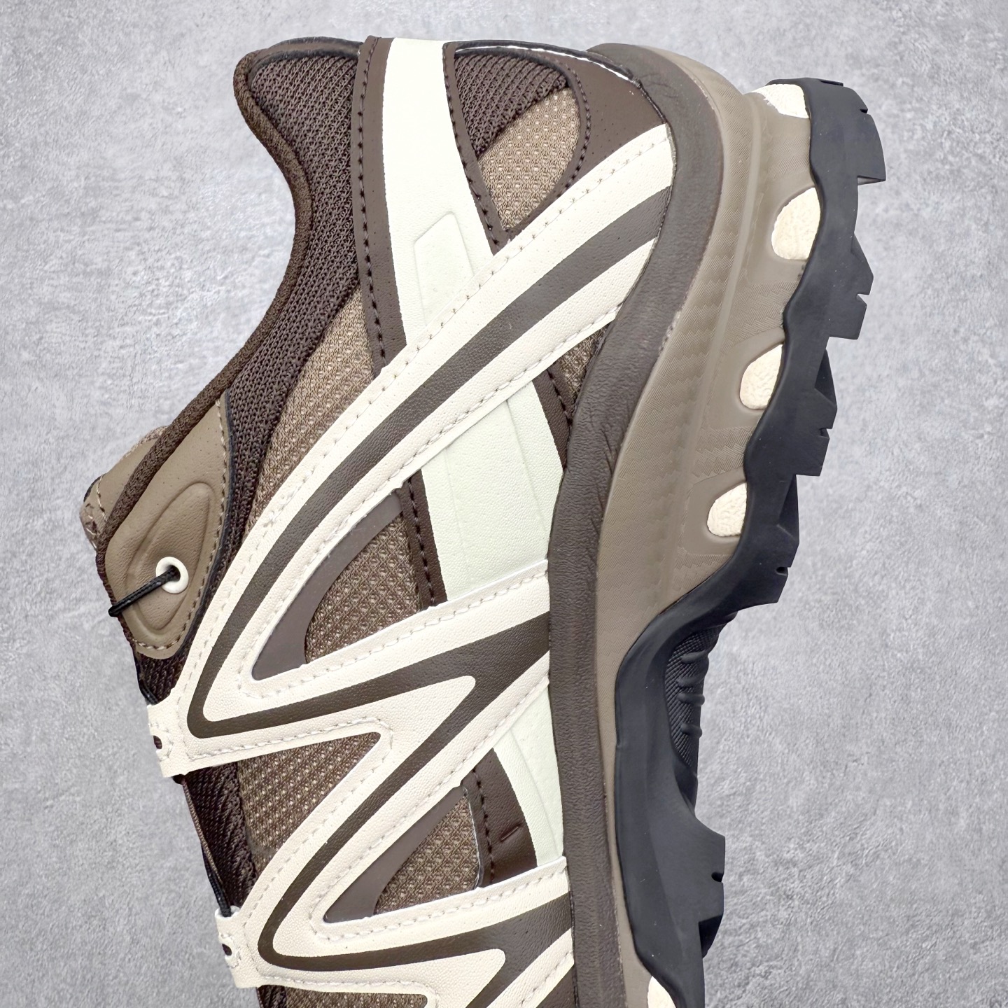 图片[7]-＃绿X/GX Salomon XT-QUEST ADV 萨洛蒙潮流越野机能户外功能鞋 纯原外贸平台特供订单 耗时半年巨作 全套原纸板楦头开发 原厂特供网布配套加持 确保原汁原味 完美呈现版型 原档数据独家私模五层组合大底 男女鞋同步官方开发至46.5 原装Ortholite轻量化鞋垫 中底布带钢印编号 原厂TPU锁扣 进口港宝加持 后跟自然饱满 还原公司包裹性 基于 SALOMON 初代 XT 鞋身造型并搭载 4D ADVANCED CHASSIS™ 大底打造而成 为这款 XT-QUEST 带来了多项足部控制与保护等功能性 如在运动过程中控制左右晃动的过程而提高稳定性、改善长途越野过程中足中到足尖的过渡、提高感知岩石的精确度以抵抗尖锐物体对脚底的伤害以及采用动态缓冲来增强穿着舒适感 从而减轻疲劳感 使 XT-QUEST 成为一双舒适且安全的户外之履 尺码：36 36.5 37.5 38 38.5 39 40 40.5 41 42 42.5 43 44 44.5 45 46 46.5-选品中心