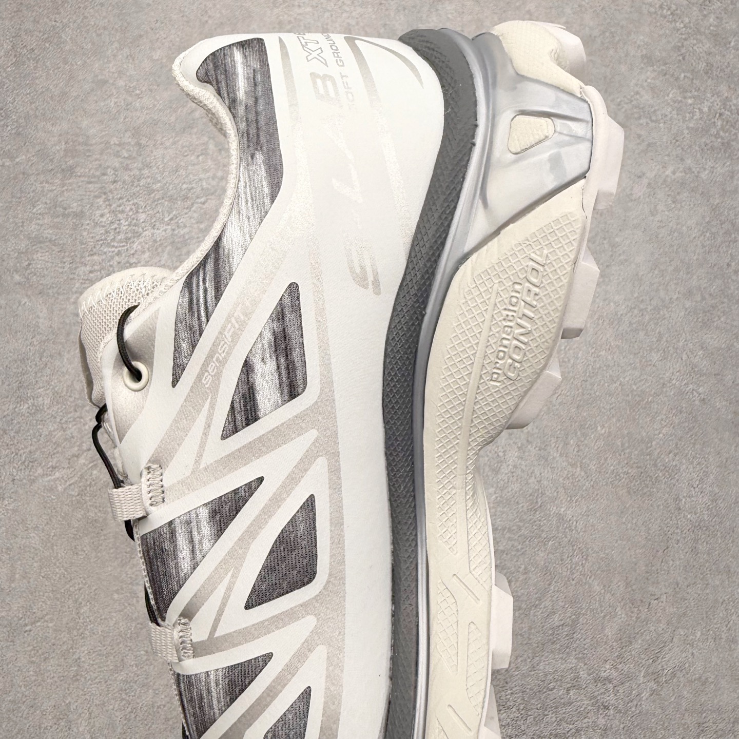 图片[7]-＃绿X/GX Salomon XT-6 萨洛蒙复古潮流户外机能登山跑鞋 纯原外贸平台特供订单 耗时半年巨作 全套原纸板楦头开发 原厂特供网布配套加持 确保原汁原味 完美呈现版型 原档数据独家私模五层组合大底 男女鞋同步官方开发至46.5 原装Ortholite轻量化鞋垫 中底布带钢印编号 原厂TPU锁扣 进口港宝加持 后跟自然饱满 还原公司包裹性 鞋面以“锯齿”状的包裹系统呈现 在基色底之下加入了各种色点缀 将公司的最新技术和时尚前卫的造型融入耐用的长跑款式中 鞋面由 TPU 薄膜制成 并焊接在高耐磨网眼上 使其既时尚又坚固 由 ACS底盘支撑 可增强稳定性和支撑力 以及由橡胶凸耳 Contragrip外底覆盖的 EVA 缓冲中底 旨在应对崎岖的地形 鞋舌上的彩色Salomon 标签、Quicklace 系统以及鞋头、鞋舌和鞋跟上的附加品牌使细节更加完美 让穿着者可以轻松驾驭户外与通勤下的任何运动生活场景 无缝鞋身户外随意纵横 颜值与脚感兼备 出街通勤 绝对非常吸睛 你值得拥有 尺码：36 36.5 37.5 38 38.5 39 40 40.5 41 42 42.5 43 44 44.5 45 46 46.5 注意：偏小1码-选品中心