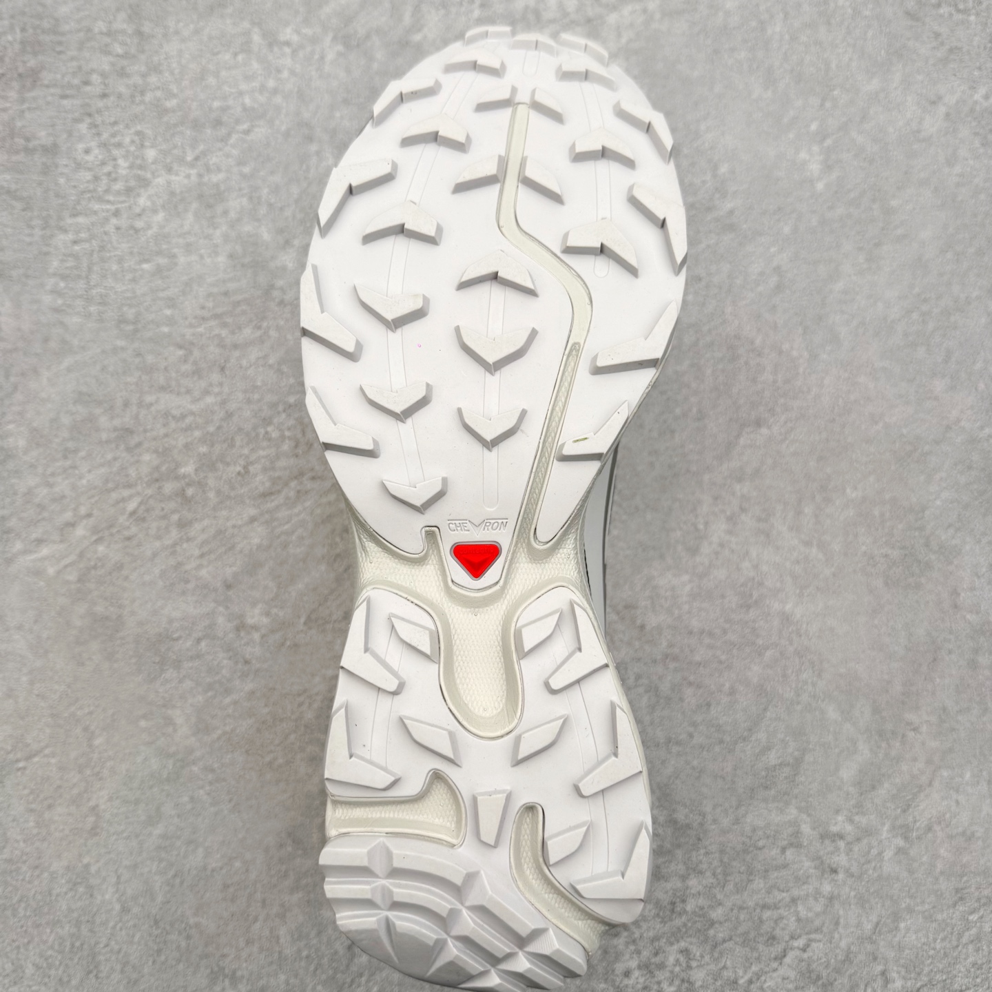 图片[9]-＃绿X/GX Salomon XT-6 萨洛蒙复古潮流户外机能登山跑鞋 纯原外贸平台特供订单 耗时半年巨作 全套原纸板楦头开发 原厂特供网布配套加持 确保原汁原味 完美呈现版型 原档数据独家私模五层组合大底 男女鞋同步官方开发至46.5 原装Ortholite轻量化鞋垫 中底布带钢印编号 原厂TPU锁扣 进口港宝加持 后跟自然饱满 还原公司包裹性 鞋面以“锯齿”状的包裹系统呈现 在基色底之下加入了各种色点缀 将公司的最新技术和时尚前卫的造型融入耐用的长跑款式中 鞋面由 TPU 薄膜制成 并焊接在高耐磨网眼上 使其既时尚又坚固 由 ACS底盘支撑 可增强稳定性和支撑力 以及由橡胶凸耳 Contragrip外底覆盖的 EVA 缓冲中底 旨在应对崎岖的地形 鞋舌上的彩色Salomon 标签、Quicklace 系统以及鞋头、鞋舌和鞋跟上的附加品牌使细节更加完美 让穿着者可以轻松驾驭户外与通勤下的任何运动生活场景 无缝鞋身户外随意纵横 颜值与脚感兼备 出街通勤 绝对非常吸睛 你值得拥有 尺码：36 36.5 37.5 38 38.5 39 40 40.5 41 42 42.5 43 44 44.5 45 46 46.5 注意：偏小1码-选品中心