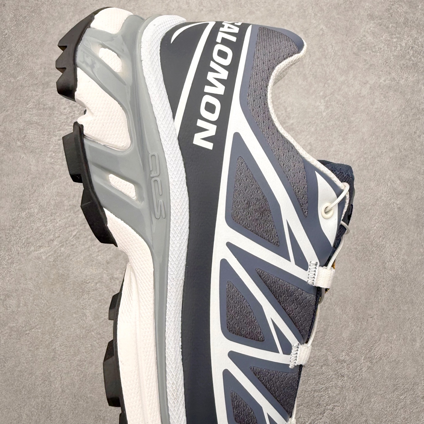 图片[6]-＃绿X/GX Salomon XT-6 萨洛蒙复古潮流户外机能登山跑鞋 纯原外贸平台特供订单 耗时半年巨作 全套原纸板楦头开发 原厂特供网布配套加持 确保原汁原味 完美呈现版型 原档数据独家私模五层组合大底 男女鞋同步官方开发至46.5 原装Ortholite轻量化鞋垫 中底布带钢印编号 原厂TPU锁扣 进口港宝加持 后跟自然饱满 还原公司包裹性 鞋面以“锯齿”状的包裹系统呈现 在基色底之下加入了各种色点缀 将公司的最新技术和时尚前卫的造型融入耐用的长跑款式中 鞋面由 TPU 薄膜制成 并焊接在高耐磨网眼上 使其既时尚又坚固 由 ACS底盘支撑 可增强稳定性和支撑力 以及由橡胶凸耳 Contragrip外底覆盖的 EVA 缓冲中底 旨在应对崎岖的地形 鞋舌上的彩色Salomon 标签、Quicklace 系统以及鞋头、鞋舌和鞋跟上的附加品牌使细节更加完美 让穿着者可以轻松驾驭户外与通勤下的任何运动生活场景 无缝鞋身户外随意纵横 颜值与脚感兼备 出街通勤 绝对非常吸睛 你值得拥有 尺码：36 36.5 37.5 38 38.5 39 40 40.5 41 42 42.5 43 44 44.5 45 46 46.5 注意：偏小1码-选品中心