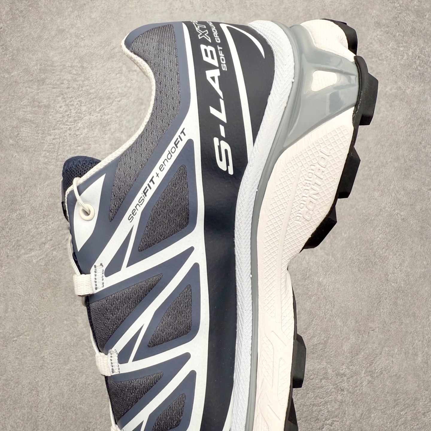 图片[7]-＃绿X/GX Salomon XT-6 萨洛蒙复古潮流户外机能登山跑鞋 纯原外贸平台特供订单 耗时半年巨作 全套原纸板楦头开发 原厂特供网布配套加持 确保原汁原味 完美呈现版型 原档数据独家私模五层组合大底 男女鞋同步官方开发至46.5 原装Ortholite轻量化鞋垫 中底布带钢印编号 原厂TPU锁扣 进口港宝加持 后跟自然饱满 还原公司包裹性 鞋面以“锯齿”状的包裹系统呈现 在基色底之下加入了各种色点缀 将公司的最新技术和时尚前卫的造型融入耐用的长跑款式中 鞋面由 TPU 薄膜制成 并焊接在高耐磨网眼上 使其既时尚又坚固 由 ACS底盘支撑 可增强稳定性和支撑力 以及由橡胶凸耳 Contragrip外底覆盖的 EVA 缓冲中底 旨在应对崎岖的地形 鞋舌上的彩色Salomon 标签、Quicklace 系统以及鞋头、鞋舌和鞋跟上的附加品牌使细节更加完美 让穿着者可以轻松驾驭户外与通勤下的任何运动生活场景 无缝鞋身户外随意纵横 颜值与脚感兼备 出街通勤 绝对非常吸睛 你值得拥有 尺码：36 36.5 37.5 38 38.5 39 40 40.5 41 42 42.5 43 44 44.5 45 46 46.5 注意：偏小1码-选品中心