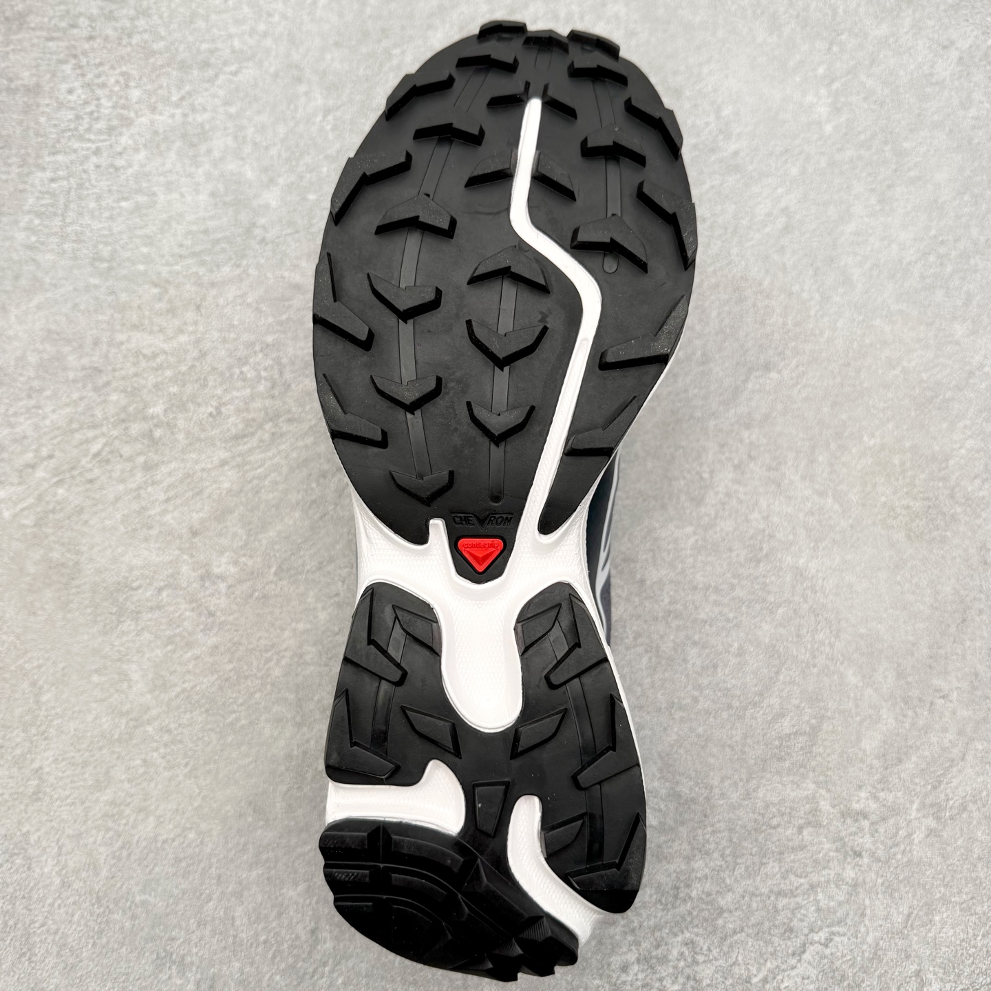 图片[9]-＃绿X/GX Salomon XT-6 萨洛蒙复古潮流户外机能登山跑鞋 纯原外贸平台特供订单 耗时半年巨作 全套原纸板楦头开发 原厂特供网布配套加持 确保原汁原味 完美呈现版型 原档数据独家私模五层组合大底 男女鞋同步官方开发至46.5 原装Ortholite轻量化鞋垫 中底布带钢印编号 原厂TPU锁扣 进口港宝加持 后跟自然饱满 还原公司包裹性 鞋面以“锯齿”状的包裹系统呈现 在基色底之下加入了各种色点缀 将公司的最新技术和时尚前卫的造型融入耐用的长跑款式中 鞋面由 TPU 薄膜制成 并焊接在高耐磨网眼上 使其既时尚又坚固 由 ACS底盘支撑 可增强稳定性和支撑力 以及由橡胶凸耳 Contragrip外底覆盖的 EVA 缓冲中底 旨在应对崎岖的地形 鞋舌上的彩色Salomon 标签、Quicklace 系统以及鞋头、鞋舌和鞋跟上的附加品牌使细节更加完美 让穿着者可以轻松驾驭户外与通勤下的任何运动生活场景 无缝鞋身户外随意纵横 颜值与脚感兼备 出街通勤 绝对非常吸睛 你值得拥有 尺码：36 36.5 37.5 38 38.5 39 40 40.5 41 42 42.5 43 44 44.5 45 46 46.5 注意：偏小1码-选品中心