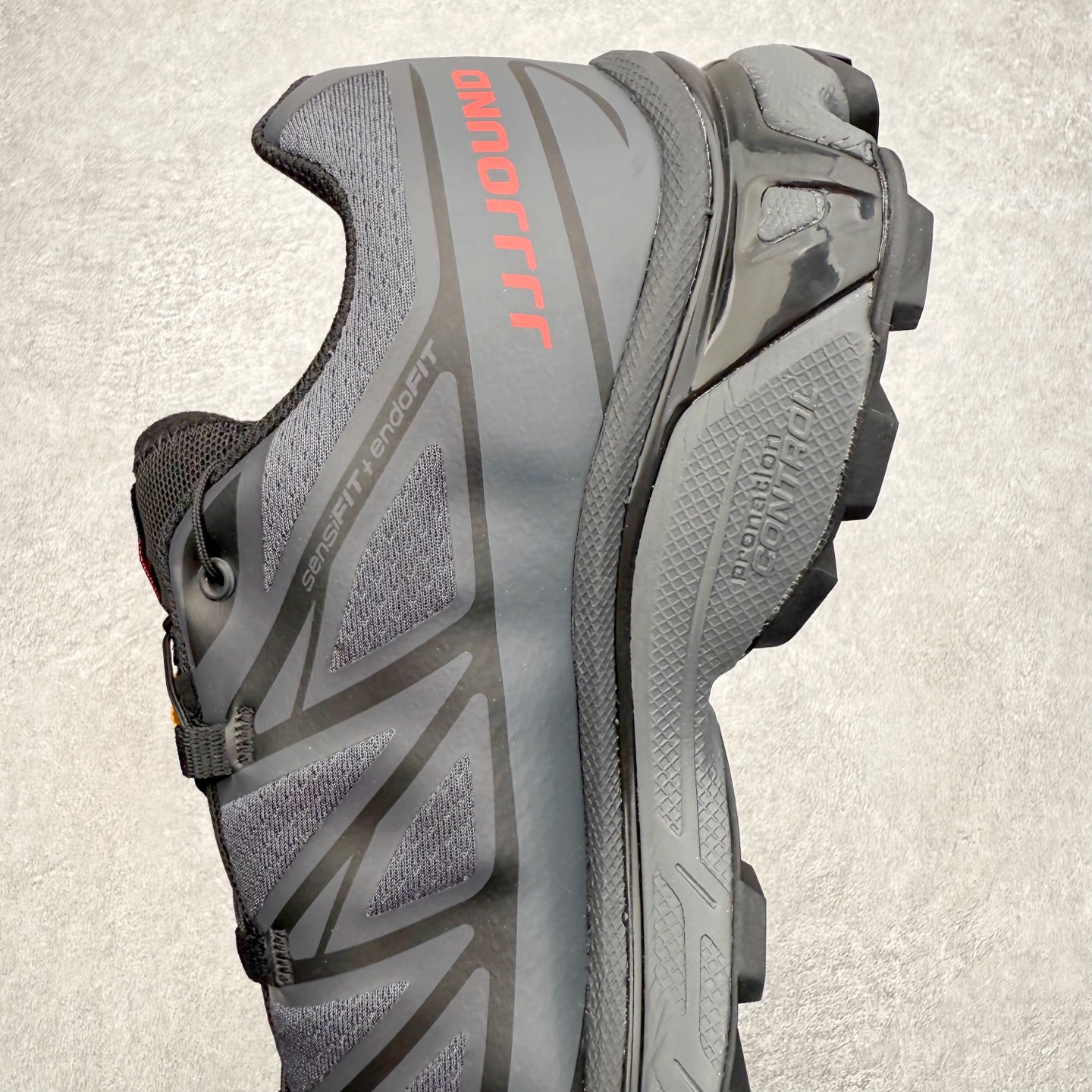 图片[7]-＃绿X/GX Salomon XT-6 萨洛蒙复古潮流户外机能登山跑鞋 纯原外贸平台特供订单 耗时半年巨作 全套原纸板楦头开发 原厂特供网布配套加持 确保原汁原味 完美呈现版型 原档数据独家私模五层组合大底 男女鞋同步官方开发至46.5 原装Ortholite轻量化鞋垫 中底布带钢印编号 原厂TPU锁扣 进口港宝加持 后跟自然饱满 还原公司包裹性 鞋面以“锯齿”状的包裹系统呈现 在基色底之下加入了各种色点缀 将公司的最新技术和时尚前卫的造型融入耐用的长跑款式中 鞋面由 TPU 薄膜制成 并焊接在高耐磨网眼上 使其既时尚又坚固 由 ACS底盘支撑 可增强稳定性和支撑力 以及由橡胶凸耳 Contragrip外底覆盖的 EVA 缓冲中底 旨在应对崎岖的地形 鞋舌上的彩色Salomon 标签、Quicklace 系统以及鞋头、鞋舌和鞋跟上的附加品牌使细节更加完美 让穿着者可以轻松驾驭户外与通勤下的任何运动生活场景 无缝鞋身户外随意纵横 颜值与脚感兼备 出街通勤 绝对非常吸睛 你值得拥有 尺码：36 36.5 37.5 38 38.5 39 40 40.5 41 42 42.5 43 44 44.5 45 46 46.5 注意：偏小1码-选品中心