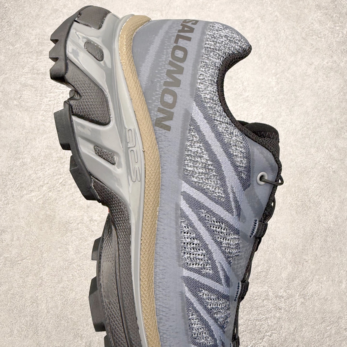 图片[6]-＃绿X/GX Salomon XT-6 萨洛蒙复古潮流户外机能登山跑鞋 纯原外贸平台特供订单 耗时半年巨作 全套原纸板楦头开发 原厂特供网布配套加持 确保原汁原味 完美呈现版型 原档数据独家私模五层组合大底 男女鞋同步官方开发至46.5 原装Ortholite轻量化鞋垫 中底布带钢印编号 原厂TPU锁扣 进口港宝加持 后跟自然饱满 还原公司包裹性 鞋面以“锯齿”状的包裹系统呈现 在基色底之下加入了各种色点缀 将公司的最新技术和时尚前卫的造型融入耐用的长跑款式中 鞋面由 TPU 薄膜制成 并焊接在高耐磨网眼上 使其既时尚又坚固 由 ACS底盘支撑 可增强稳定性和支撑力 以及由橡胶凸耳 Contragrip外底覆盖的 EVA 缓冲中底 旨在应对崎岖的地形 鞋舌上的彩色Salomon 标签、Quicklace 系统以及鞋头、鞋舌和鞋跟上的附加品牌使细节更加完美 让穿着者可以轻松驾驭户外与通勤下的任何运动生活场景 无缝鞋身户外随意纵横 颜值与脚感兼备 出街通勤 绝对非常吸睛 你值得拥有 尺码：36 36.5 37.5 38 38.5 39 40 40.5 41 42 42.5 43 44 44.5 45 46 46.5 注意：偏小1码-选品中心