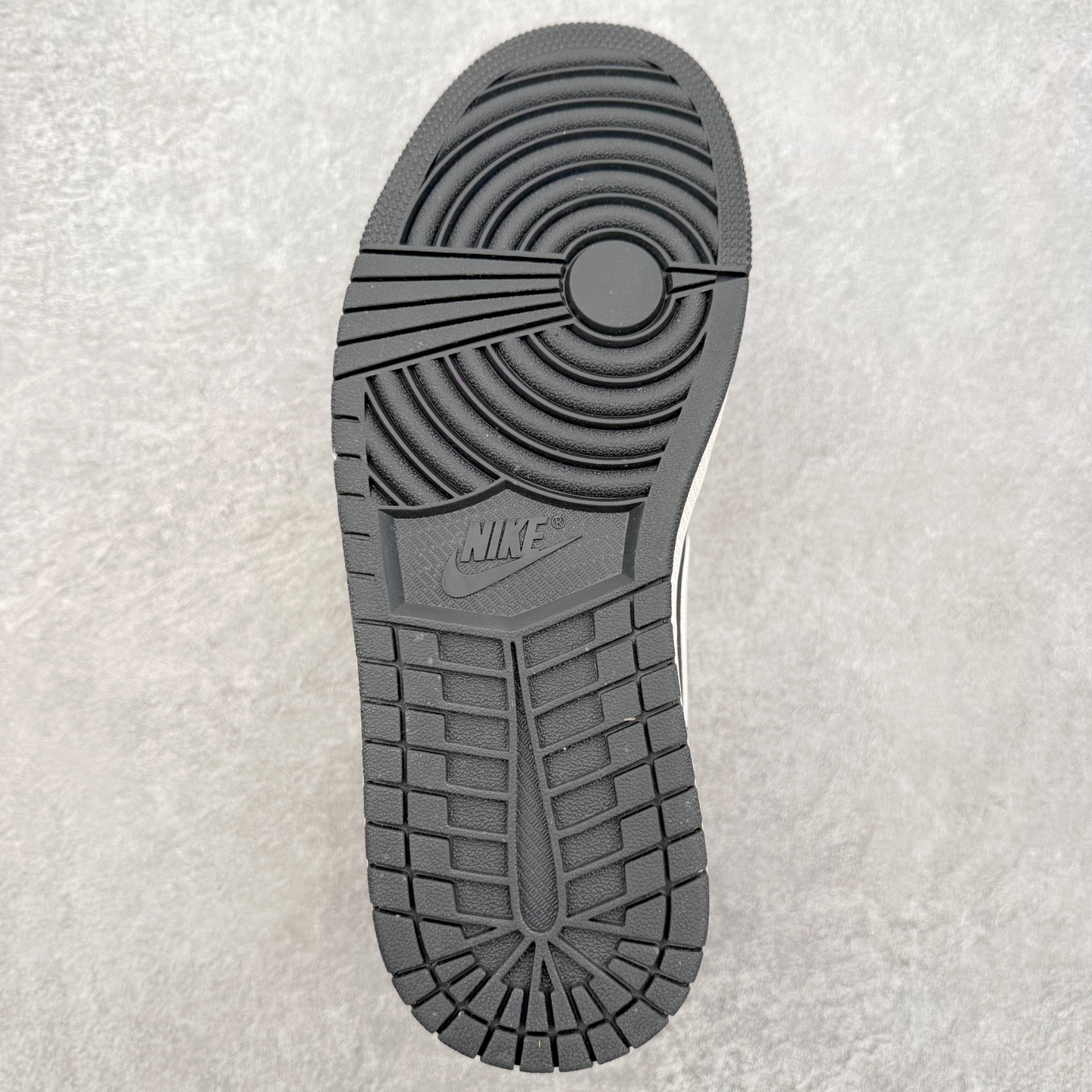 图片[9]-＃K版 Air Jordan AJ1 Low 低帮 IB7109-004 全新流水线出品 DT版本唯一平替选择 市场第二梯队最强版 全部原鞋开发 原楦原纸板开发 全鞋电脑针车 原厂内置全掌气垫 原盒内在原标 唯一Zp原版鞋带绑法 免检产品 全新2022版型 全头层皮料 完美零毛边处理 原厂配置全掌气垫 价格定位良心 几十个配色陆续出货 实拍调校N版已经零色差零失真 百分百还原实物色彩所见即所得 不存在货不对板色差等低级问题 选购参考实物拍摄 不混卖不参货 只用心做好货严格选品 承诺混一赔十 尺码：36 36.5 37.5 38 38.5 39 40 40.5 41 42 42.5 43 44 44.5 45-选品中心