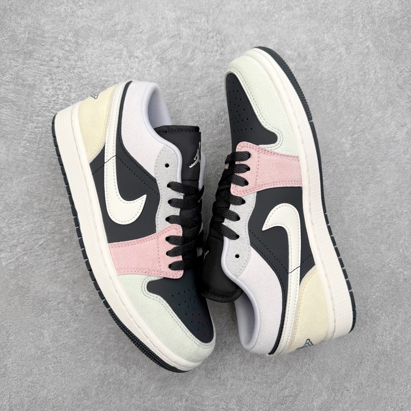 图片[3]-＃K版 Air Jordan AJ1 Low 低帮 IB7109-004 全新流水线出品 DT版本唯一平替选择 市场第二梯队最强版 全部原鞋开发 原楦原纸板开发 全鞋电脑针车 原厂内置全掌气垫 原盒内在原标 唯一Zp原版鞋带绑法 免检产品 全新2022版型 全头层皮料 完美零毛边处理 原厂配置全掌气垫 价格定位良心 几十个配色陆续出货 实拍调校N版已经零色差零失真 百分百还原实物色彩所见即所得 不存在货不对板色差等低级问题 选购参考实物拍摄 不混卖不参货 只用心做好货严格选品 承诺混一赔十 尺码：36 36.5 37.5 38 38.5 39 40 40.5 41 42 42.5 43 44 44.5 45-选品中心