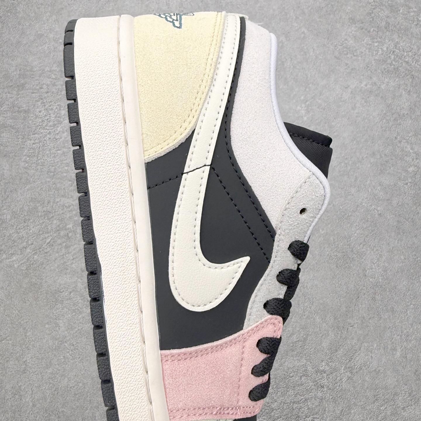 图片[6]-＃K版 Air Jordan AJ1 Low 低帮 IB7109-004 全新流水线出品 DT版本唯一平替选择 市场第二梯队最强版 全部原鞋开发 原楦原纸板开发 全鞋电脑针车 原厂内置全掌气垫 原盒内在原标 唯一Zp原版鞋带绑法 免检产品 全新2022版型 全头层皮料 完美零毛边处理 原厂配置全掌气垫 价格定位良心 几十个配色陆续出货 实拍调校N版已经零色差零失真 百分百还原实物色彩所见即所得 不存在货不对板色差等低级问题 选购参考实物拍摄 不混卖不参货 只用心做好货严格选品 承诺混一赔十 尺码：36 36.5 37.5 38 38.5 39 40 40.5 41 42 42.5 43 44 44.5 45-选品中心