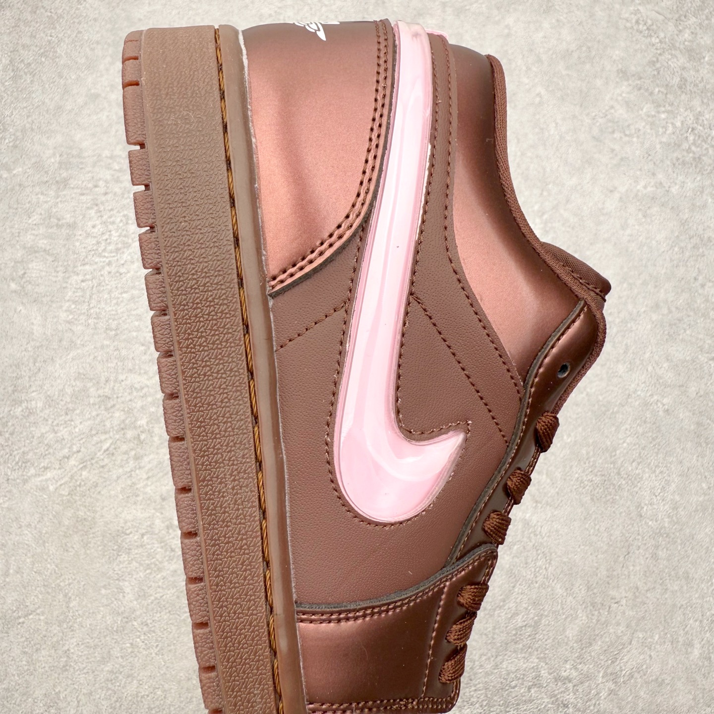 图片[6]-＃K版 Air Jordan AJ1 Low 低帮 IQ9787-262 全新流水线出品 DT版本唯一平替选择 市场第二梯队最强版 全部原鞋开发 原楦原纸板开发 全鞋电脑针车 原厂内置全掌气垫 原盒内在原标 唯一Zp原版鞋带绑法 免检产品 全新2022版型 全头层皮料 完美零毛边处理 原厂配置全掌气垫 价格定位良心 几十个配色陆续出货 实拍调校N版已经零色差零失真 百分百还原实物色彩所见即所得 不存在货不对板色差等低级问题 选购参考实物拍摄 不混卖不参货 只用心做好货严格选品 承诺混一赔十 尺码：36 36.5 37.5 38 38.5 39 40 40.5 41 42 42.5 43 44 44.5 45-选品中心