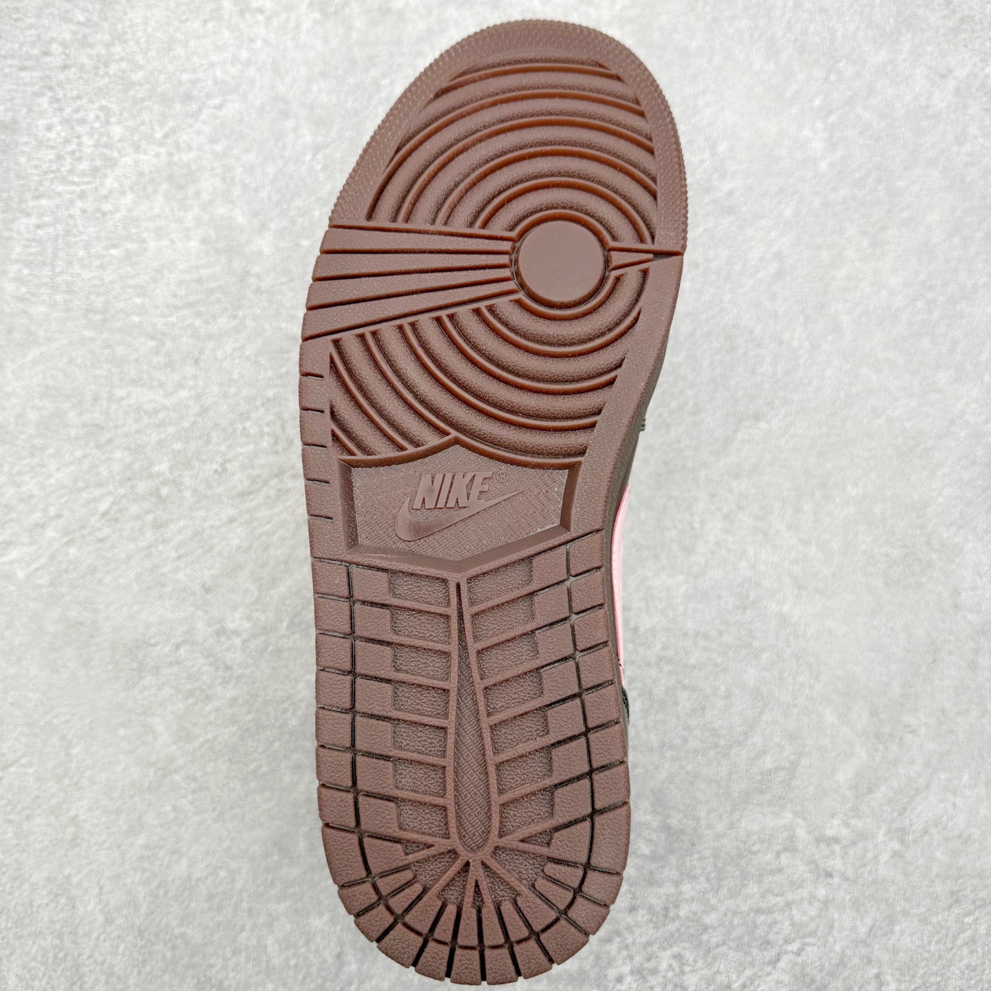 图片[9]-＃K版 Air Jordan AJ1 Low 低帮 IQ9787-262 全新流水线出品 DT版本唯一平替选择 市场第二梯队最强版 全部原鞋开发 原楦原纸板开发 全鞋电脑针车 原厂内置全掌气垫 原盒内在原标 唯一Zp原版鞋带绑法 免检产品 全新2022版型 全头层皮料 完美零毛边处理 原厂配置全掌气垫 价格定位良心 几十个配色陆续出货 实拍调校N版已经零色差零失真 百分百还原实物色彩所见即所得 不存在货不对板色差等低级问题 选购参考实物拍摄 不混卖不参货 只用心做好货严格选品 承诺混一赔十 尺码：36 36.5 37.5 38 38.5 39 40 40.5 41 42 42.5 43 44 44.5 45-选品中心