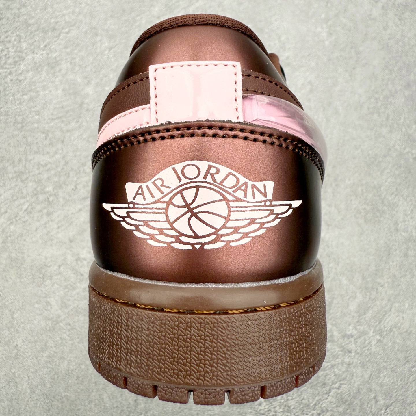 图片[8]-＃K版 Air Jordan AJ1 Low 低帮 IQ9787-262 全新流水线出品 DT版本唯一平替选择 市场第二梯队最强版 全部原鞋开发 原楦原纸板开发 全鞋电脑针车 原厂内置全掌气垫 原盒内在原标 唯一Zp原版鞋带绑法 免检产品 全新2022版型 全头层皮料 完美零毛边处理 原厂配置全掌气垫 价格定位良心 几十个配色陆续出货 实拍调校N版已经零色差零失真 百分百还原实物色彩所见即所得 不存在货不对板色差等低级问题 选购参考实物拍摄 不混卖不参货 只用心做好货严格选品 承诺混一赔十 尺码：36 36.5 37.5 38 38.5 39 40 40.5 41 42 42.5 43 44 44.5 45-选品中心