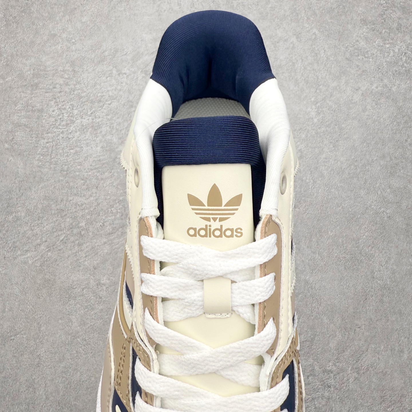 图片[5]-AD Originals 2020 DROP STEP XL三叶草新款 低帮校园休闲运动板鞋 汇聚80和90年代篮球鞋设计含纹理感皮革和绒面革混合鞋面 缀撞色细节 造型复古 搭配加衬及踝鞋领和乙烯乙酸乙烯酯(EVA)插片 脚感舒适 让复古篮球风伴你出 尺码：36 36²/₃ 37¹/₃ 38 38²/₃ 39¹/₃ 40 40²/₃ 41¹/₃ 42 42²/₃ 43¹/₃ 44 44²/₃ 45¹/₃-选品中心