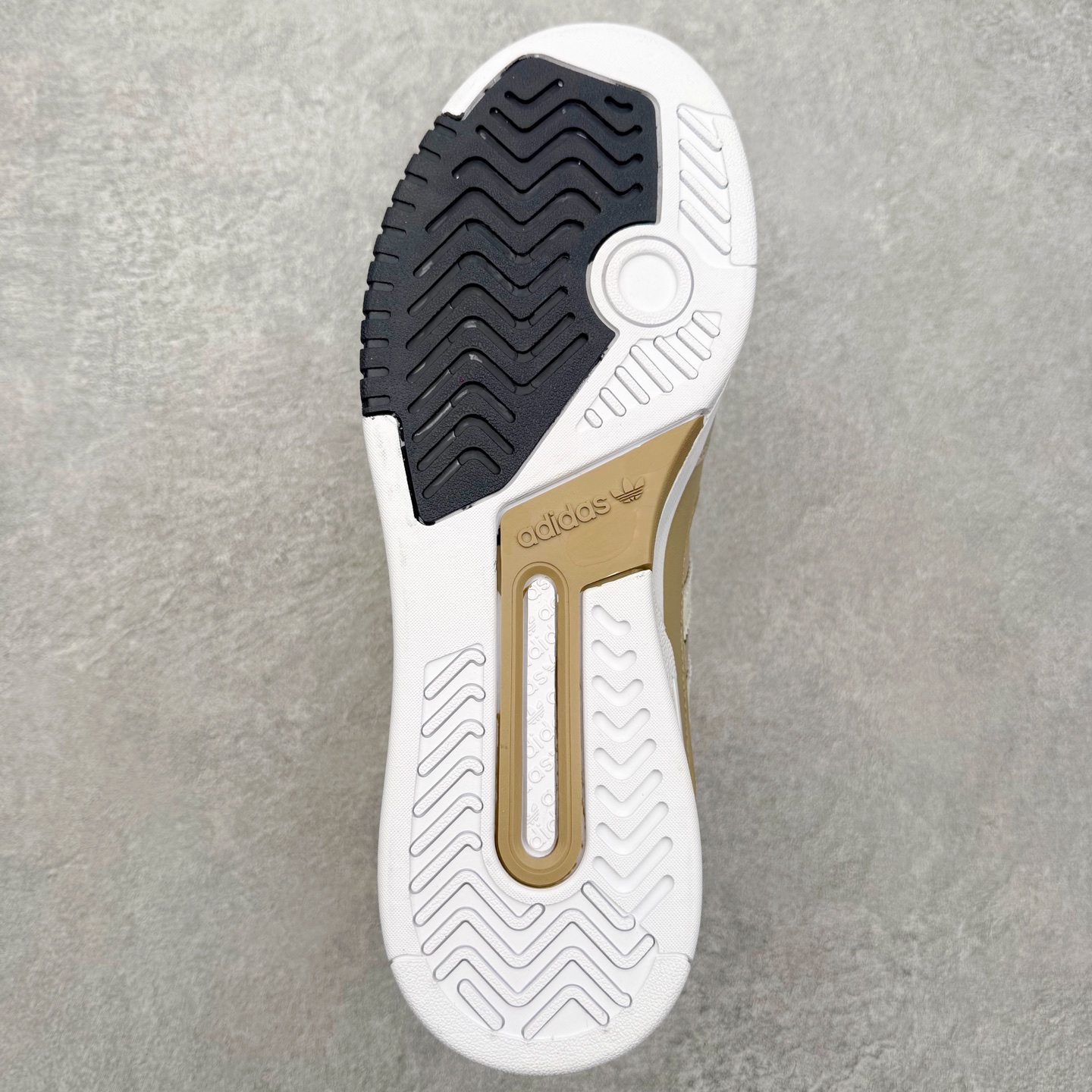 图片[9]-AD Originals 2020 DROP STEP XL三叶草新款 低帮校园休闲运动板鞋 汇聚80和90年代篮球鞋设计含纹理感皮革和绒面革混合鞋面 缀撞色细节 造型复古 搭配加衬及踝鞋领和乙烯乙酸乙烯酯(EVA)插片 脚感舒适 让复古篮球风伴你出 尺码：36 36²/₃ 37¹/₃ 38 38²/₃ 39¹/₃ 40 40²/₃ 41¹/₃ 42 42²/₃ 43¹/₃ 44 44²/₃ 45¹/₃-选品中心