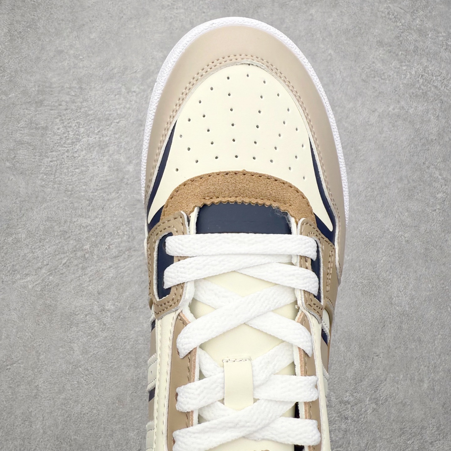 图片[4]-AD Originals 2020 DROP STEP XL三叶草新款 低帮校园休闲运动板鞋 汇聚80和90年代篮球鞋设计含纹理感皮革和绒面革混合鞋面 缀撞色细节 造型复古 搭配加衬及踝鞋领和乙烯乙酸乙烯酯(EVA)插片 脚感舒适 让复古篮球风伴你出 尺码：36 36²/₃ 37¹/₃ 38 38²/₃ 39¹/₃ 40 40²/₃ 41¹/₃ 42 42²/₃ 43¹/₃ 44 44²/₃ 45¹/₃-选品中心