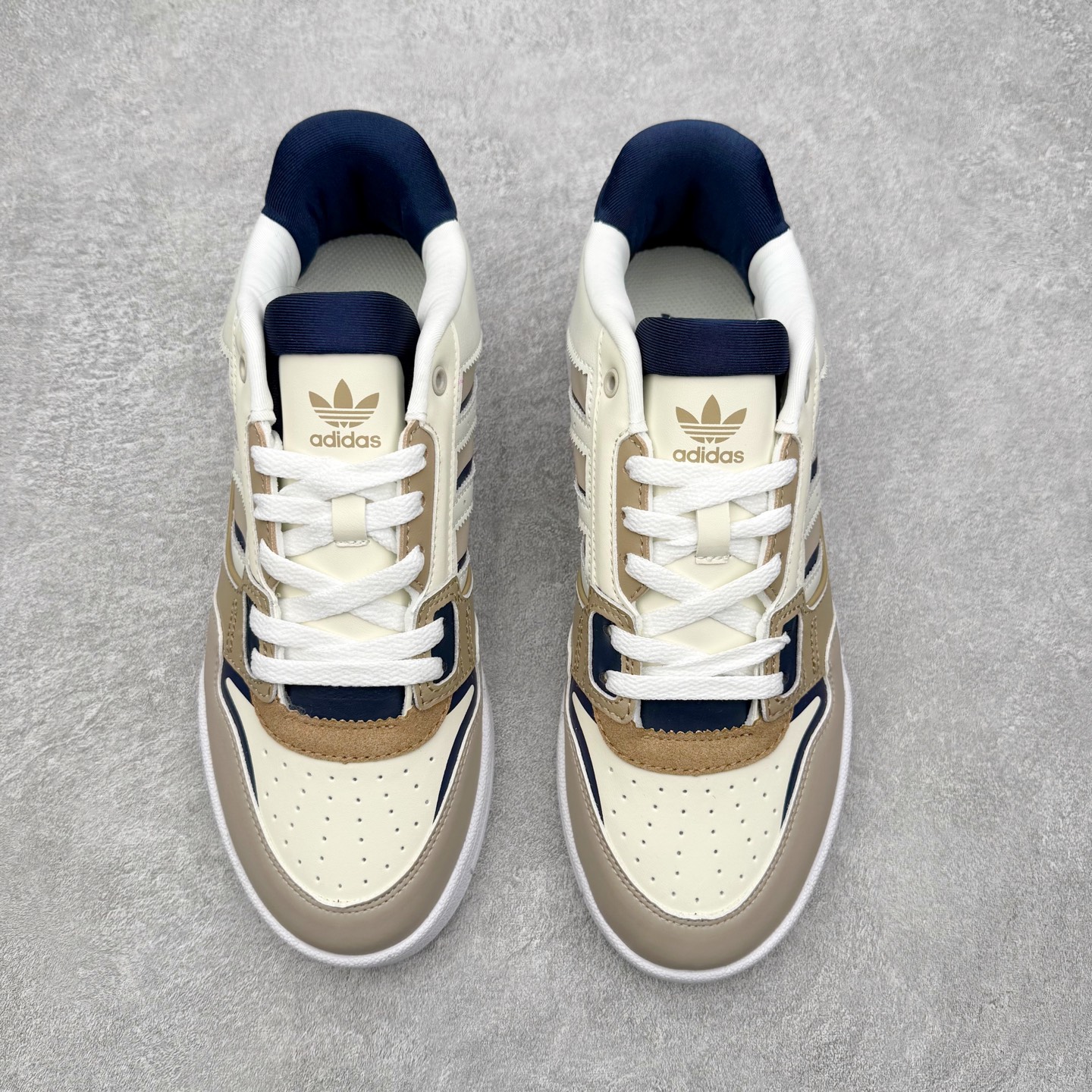 图片[2]-AD Originals 2020 DROP STEP XL三叶草新款 低帮校园休闲运动板鞋 汇聚80和90年代篮球鞋设计含纹理感皮革和绒面革混合鞋面 缀撞色细节 造型复古 搭配加衬及踝鞋领和乙烯乙酸乙烯酯(EVA)插片 脚感舒适 让复古篮球风伴你出 尺码：36 36²/₃ 37¹/₃ 38 38²/₃ 39¹/₃ 40 40²/₃ 41¹/₃ 42 42²/₃ 43¹/₃ 44 44²/₃ 45¹/₃-选品中心