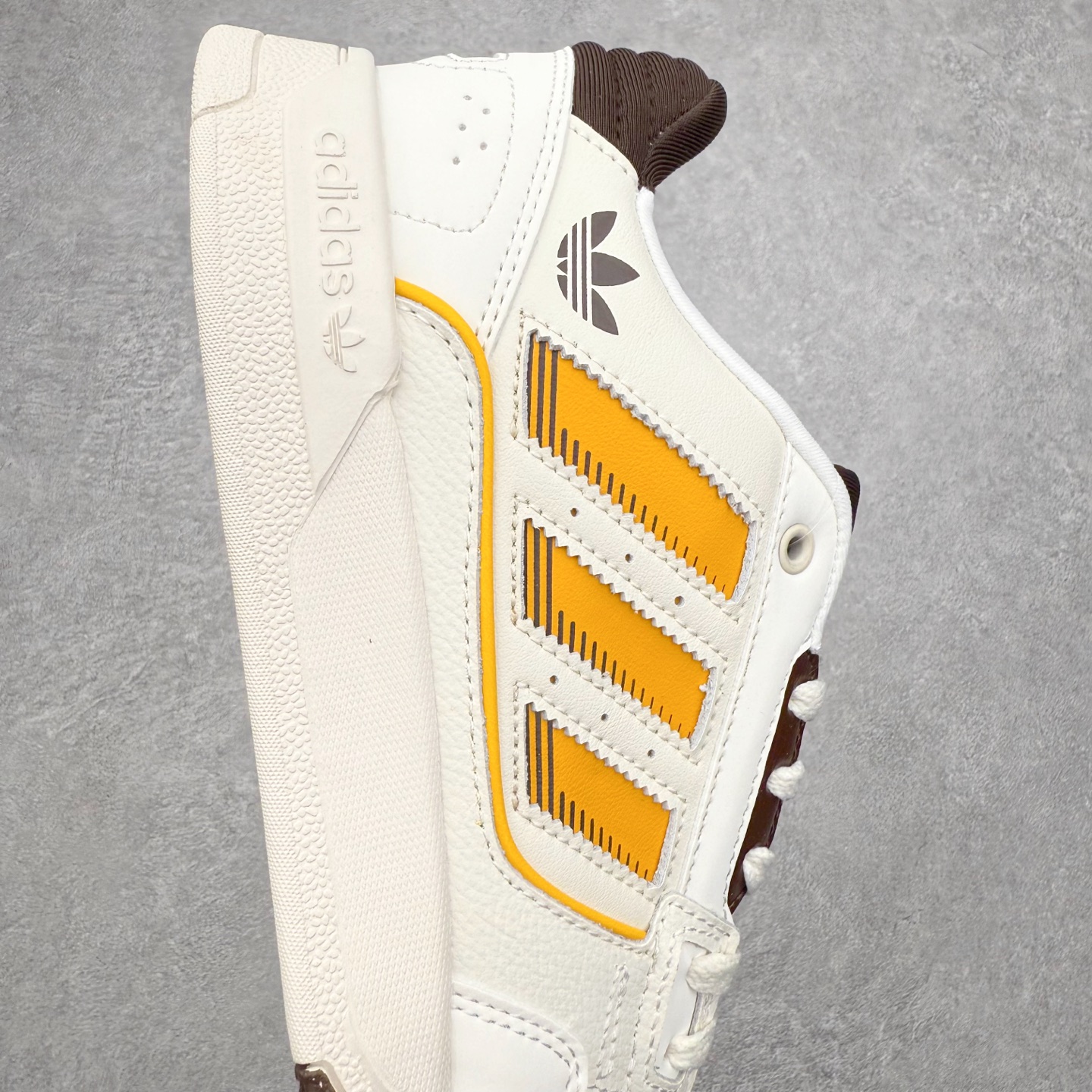 图片[6]-AD Originals 2020 DROP STEP XL三叶草新款 低帮校园休闲运动板鞋 汇聚80和90年代篮球鞋设计含纹理感皮革和绒面革混合鞋面 缀撞色细节 造型复古 搭配加衬及踝鞋领和乙烯乙酸乙烯酯(EVA)插片 脚感舒适 让复古篮球风伴你出 尺码：36 36²/₃ 37¹/₃ 38 38²/₃ 39¹/₃ 40 40²/₃ 41¹/₃ 42 42²/₃ 43¹/₃ 44 44²/₃ 45¹/₃-选品中心