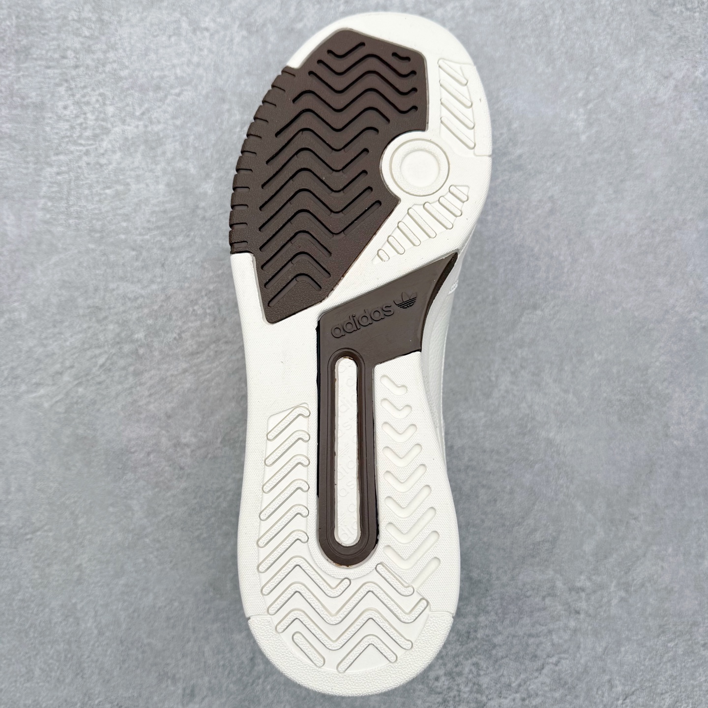 图片[9]-AD Originals 2020 DROP STEP XL三叶草新款 低帮校园休闲运动板鞋 汇聚80和90年代篮球鞋设计含纹理感皮革和绒面革混合鞋面 缀撞色细节 造型复古 搭配加衬及踝鞋领和乙烯乙酸乙烯酯(EVA)插片 脚感舒适 让复古篮球风伴你出 尺码：36 36²/₃ 37¹/₃ 38 38²/₃ 39¹/₃ 40 40²/₃ 41¹/₃ 42 42²/₃ 43¹/₃ 44 44²/₃ 45¹/₃-选品中心